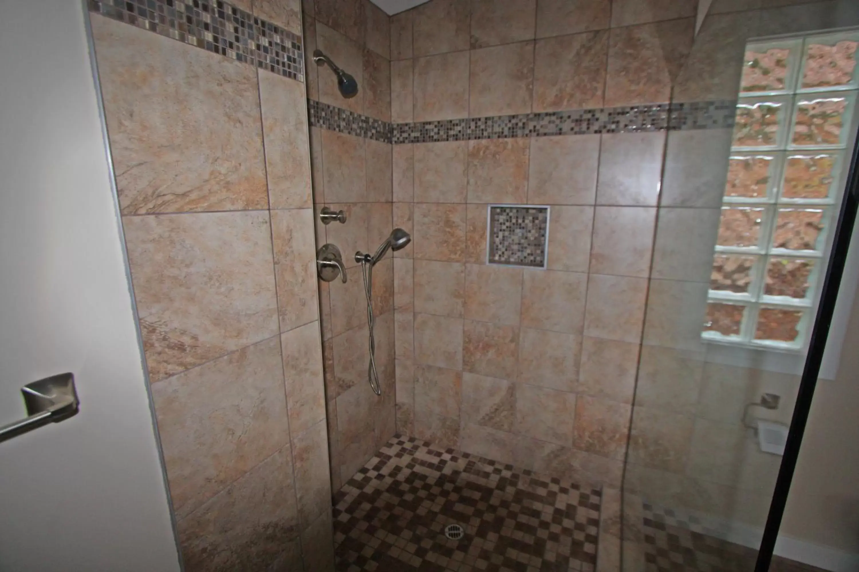 Shower, Bathroom in The Inn at Shasta Lake