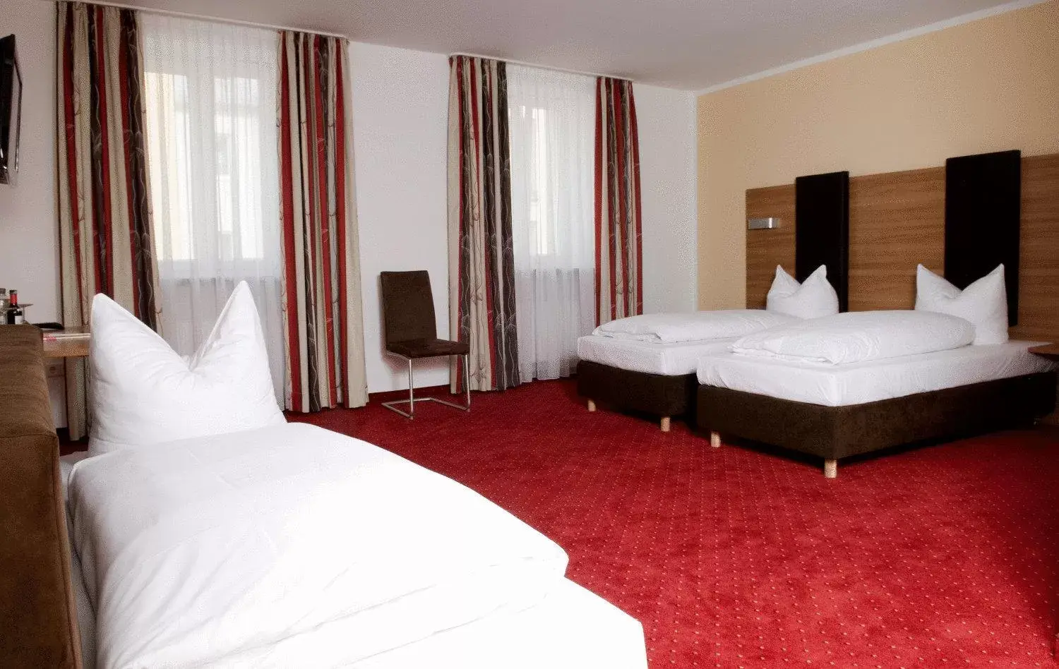 Photo of the whole room, Bed in Hotel Andra München