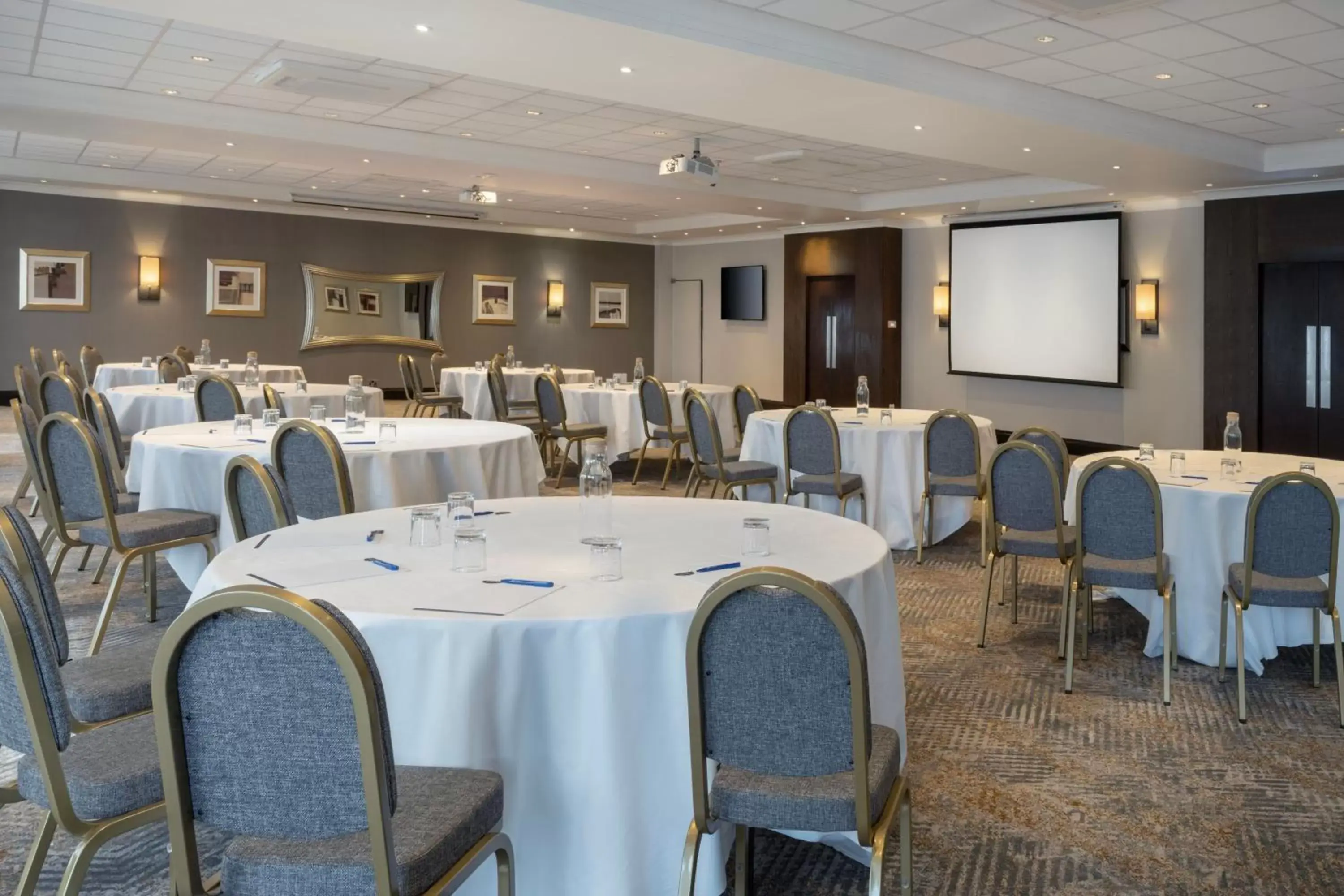 Meeting/conference room, Restaurant/Places to Eat in Delta Hotels by Marriott Edinburgh