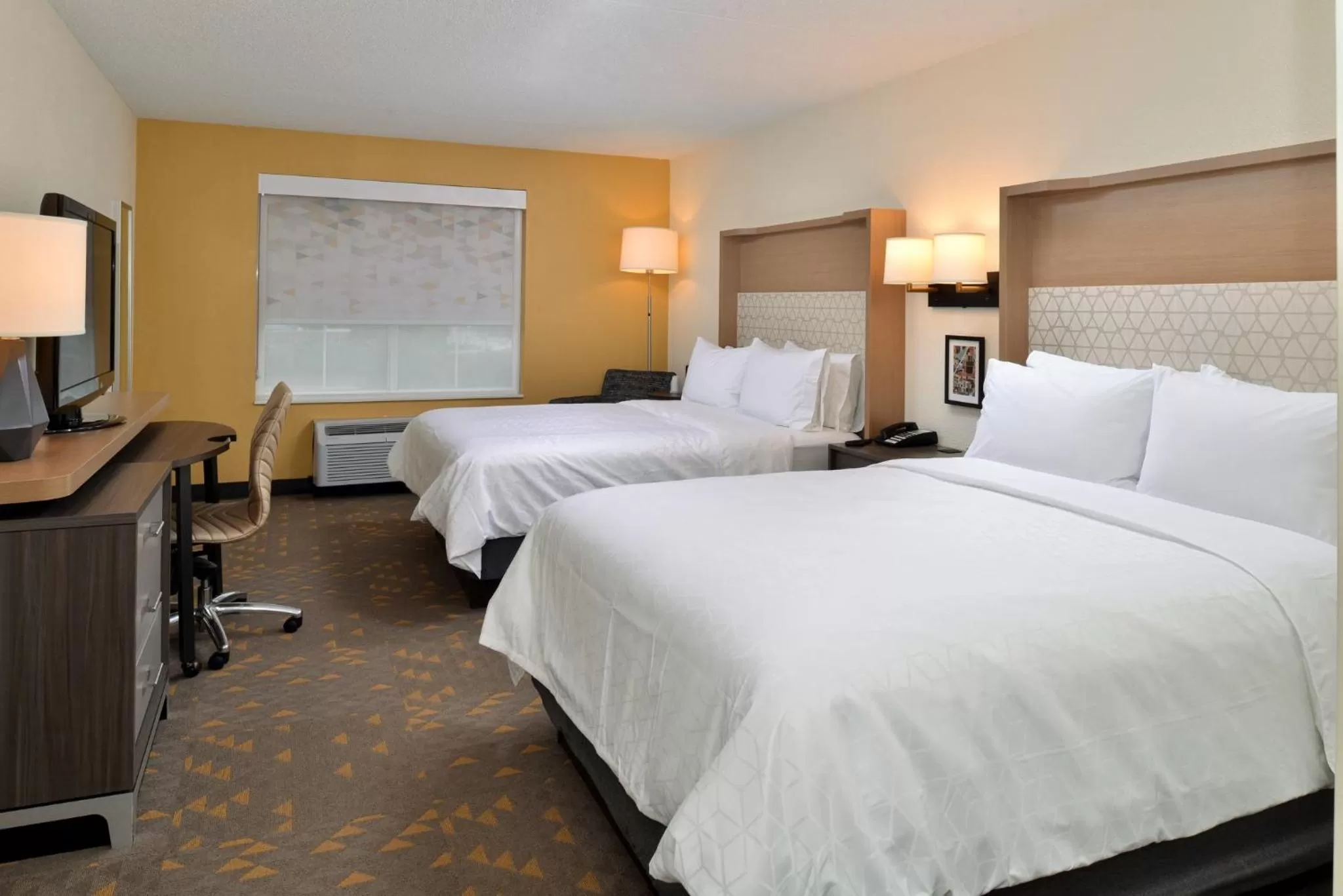 Photo of the whole room, Bed in Holiday Inn Hotel & Suites Overland Park-Convention Center by IHG