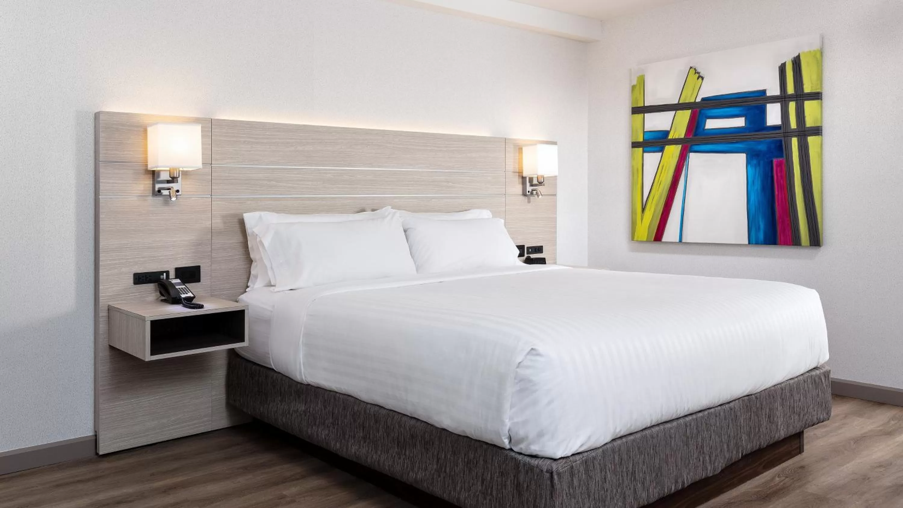 Photo of the whole room, Bed in Holiday Inn Express Quebec City-Sainte Foy by IHG