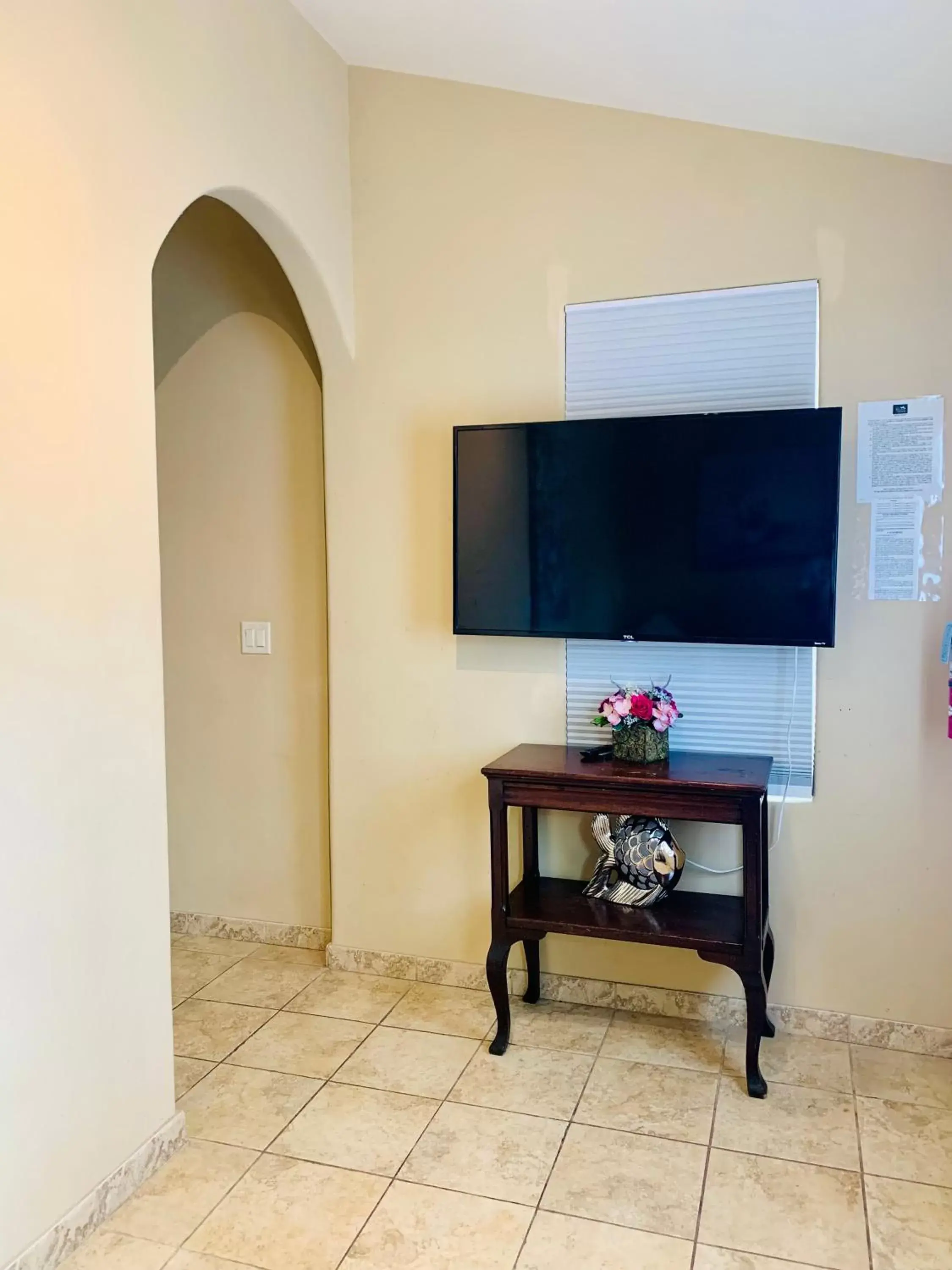 TV and multimedia, TV/Entertainment Center in Chateau Coralini