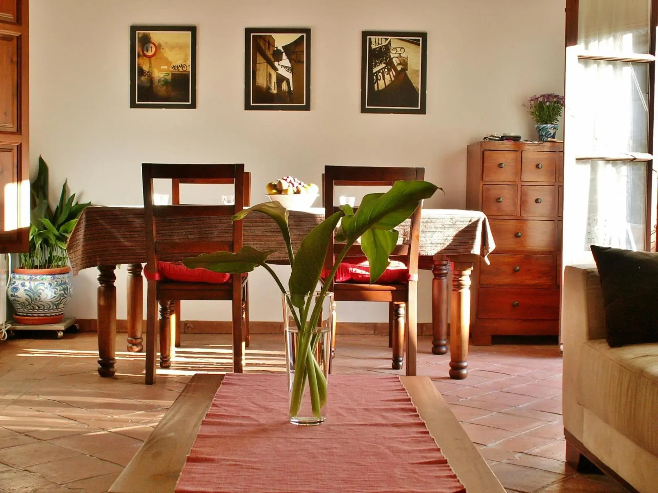 Living room in Oasis Backpackers' Hostel Granada