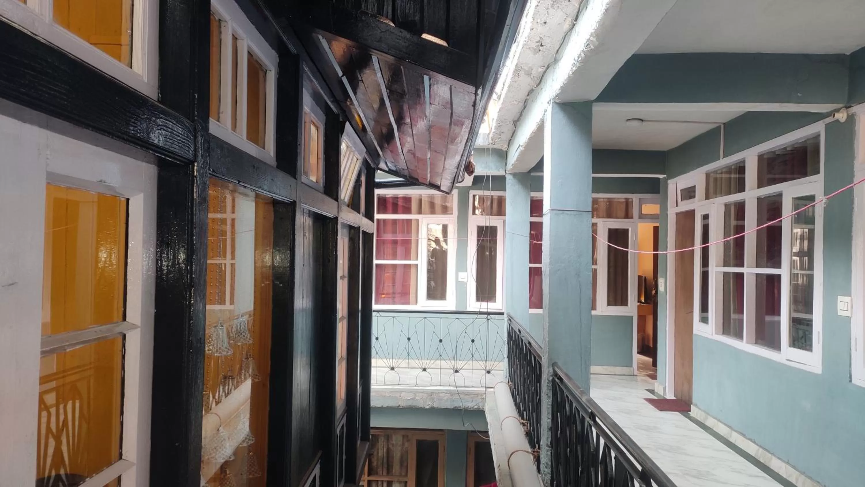 Balcony/Terrace in The Prasher Lodge Mall Road Manali