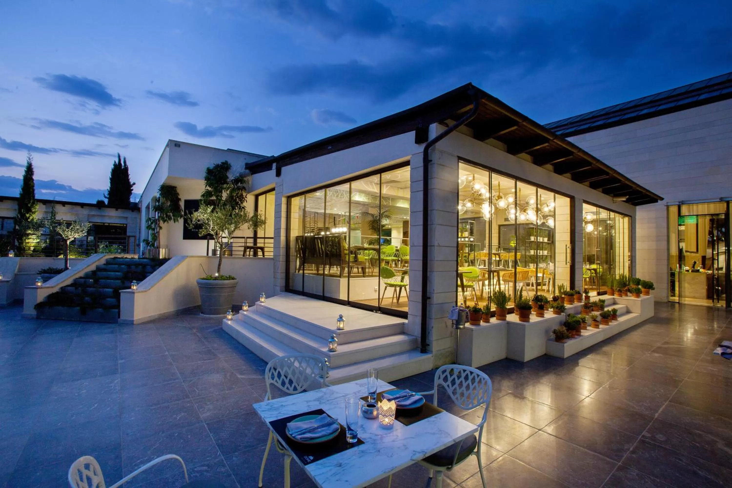 Restaurant/places to eat in Hotel Nikopolis