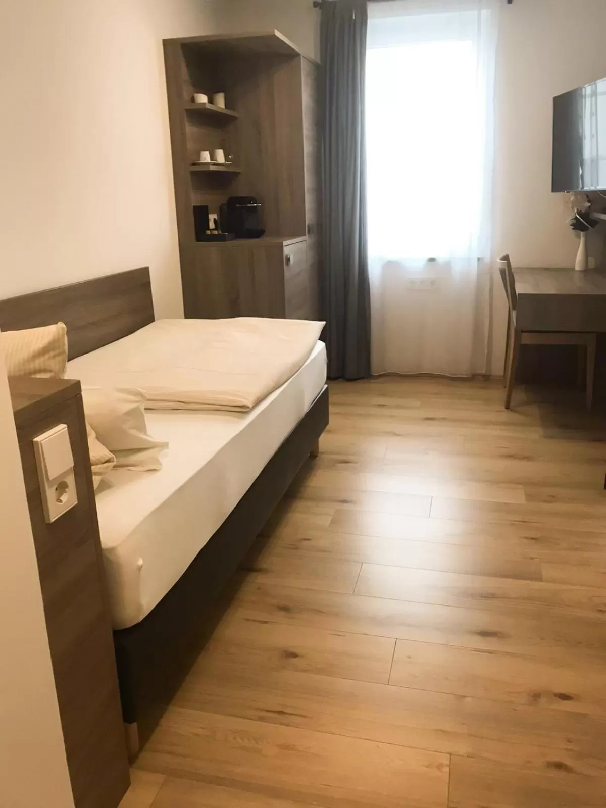 Photo of the whole room, Bed in Hotel Langhans