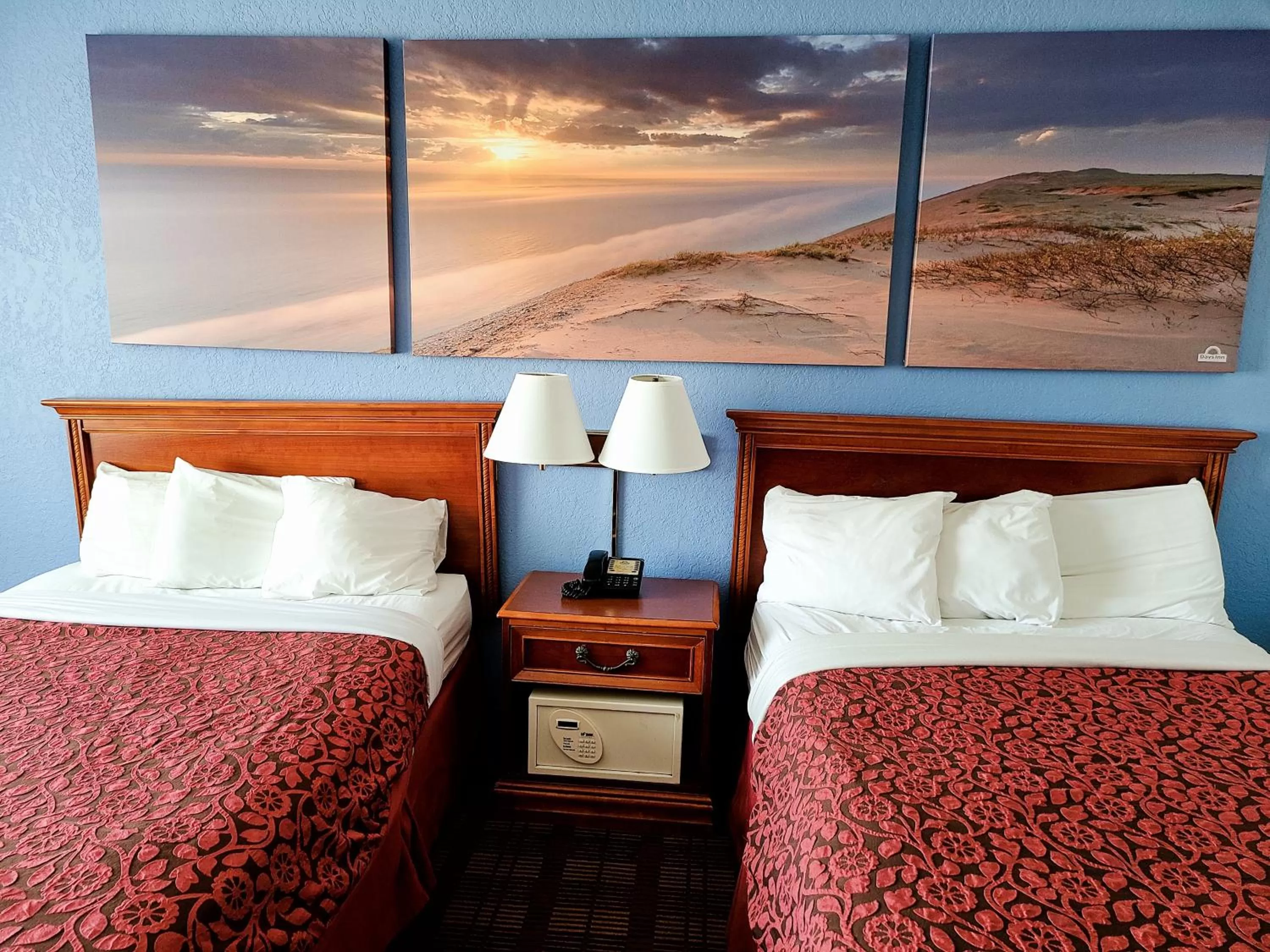 Deluxe Double Room with Two Double Beds - Non-Smoking in Days Inn by Wyndham Holland