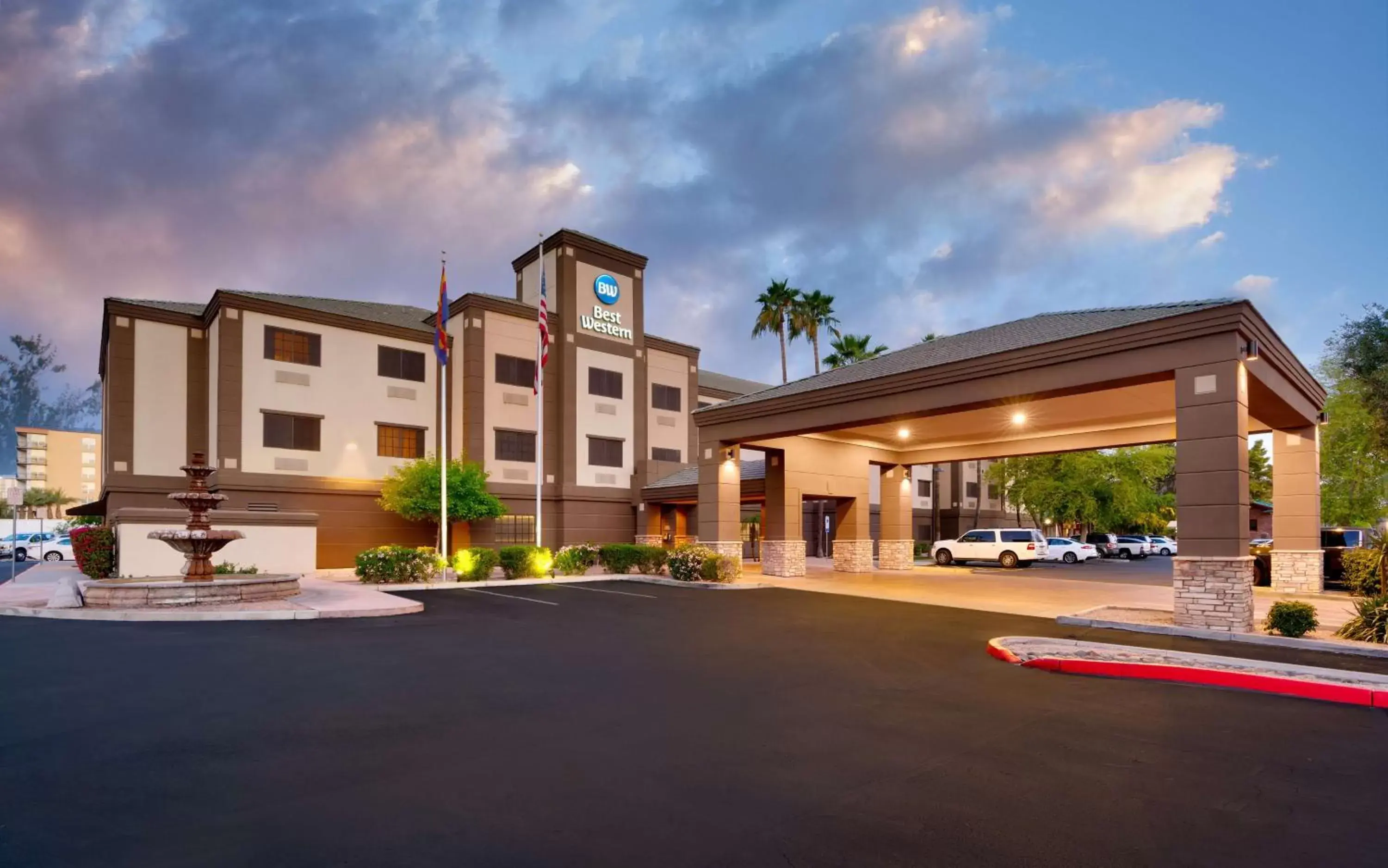 Property building in Best Western Downtown Phoenix Property building in Best Western Downtown Phoenix