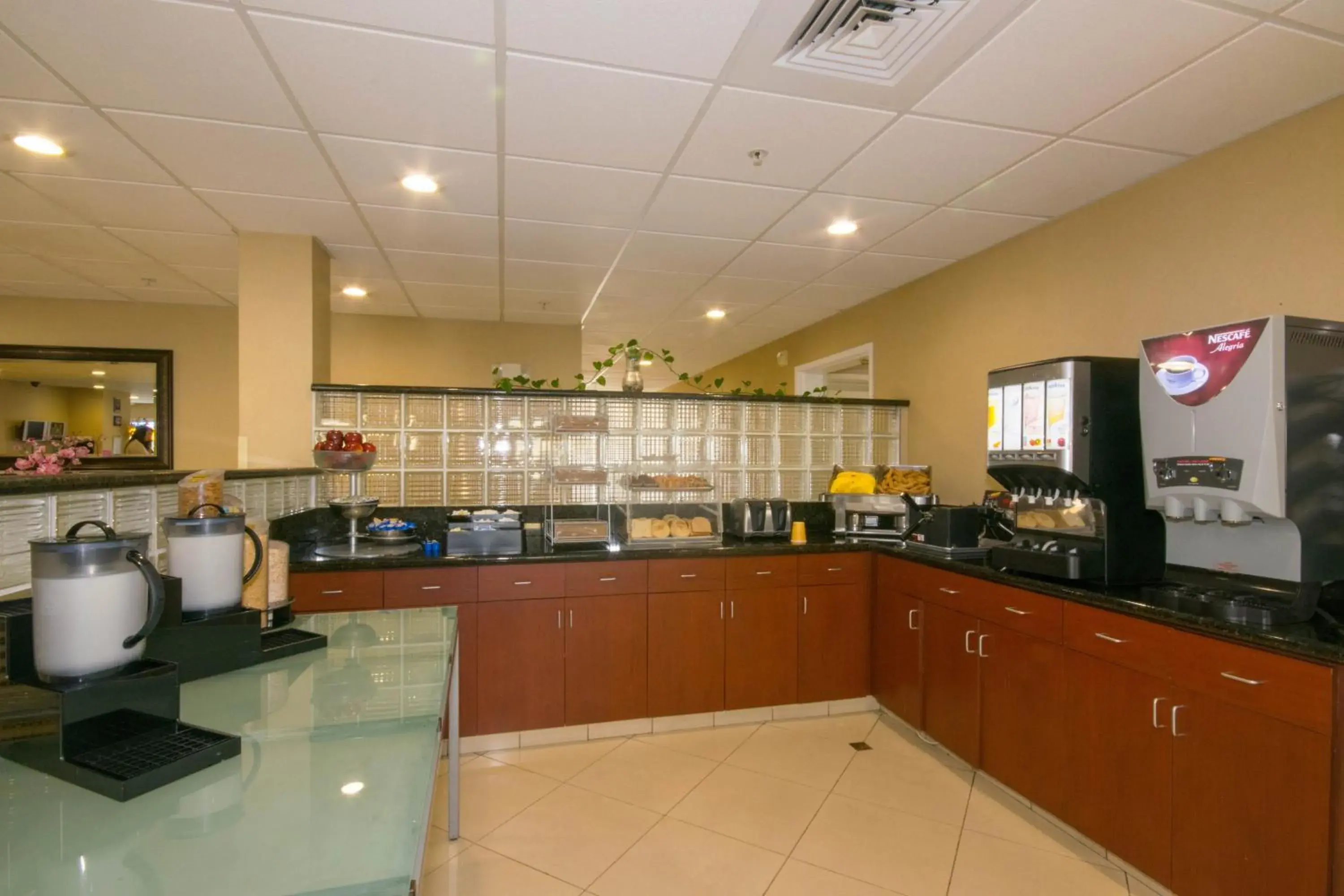 Coffee/tea facilities, Restaurant/Places to Eat in Hotel Extended Studio Inn