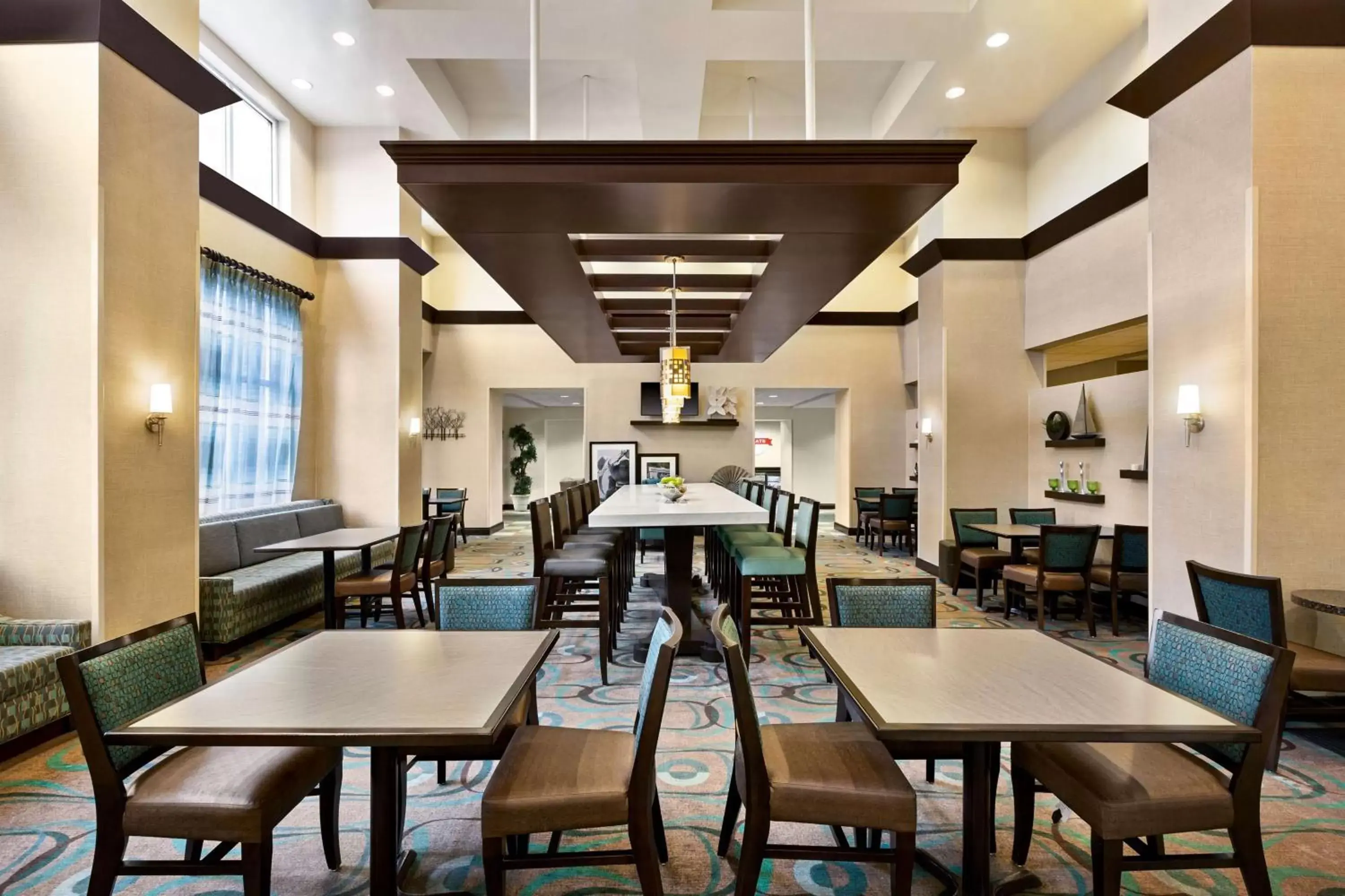 Lobby or reception, Restaurant/Places to Eat in Hampton Inn & Suites Atlanta Airport West Camp Creek Pkwy