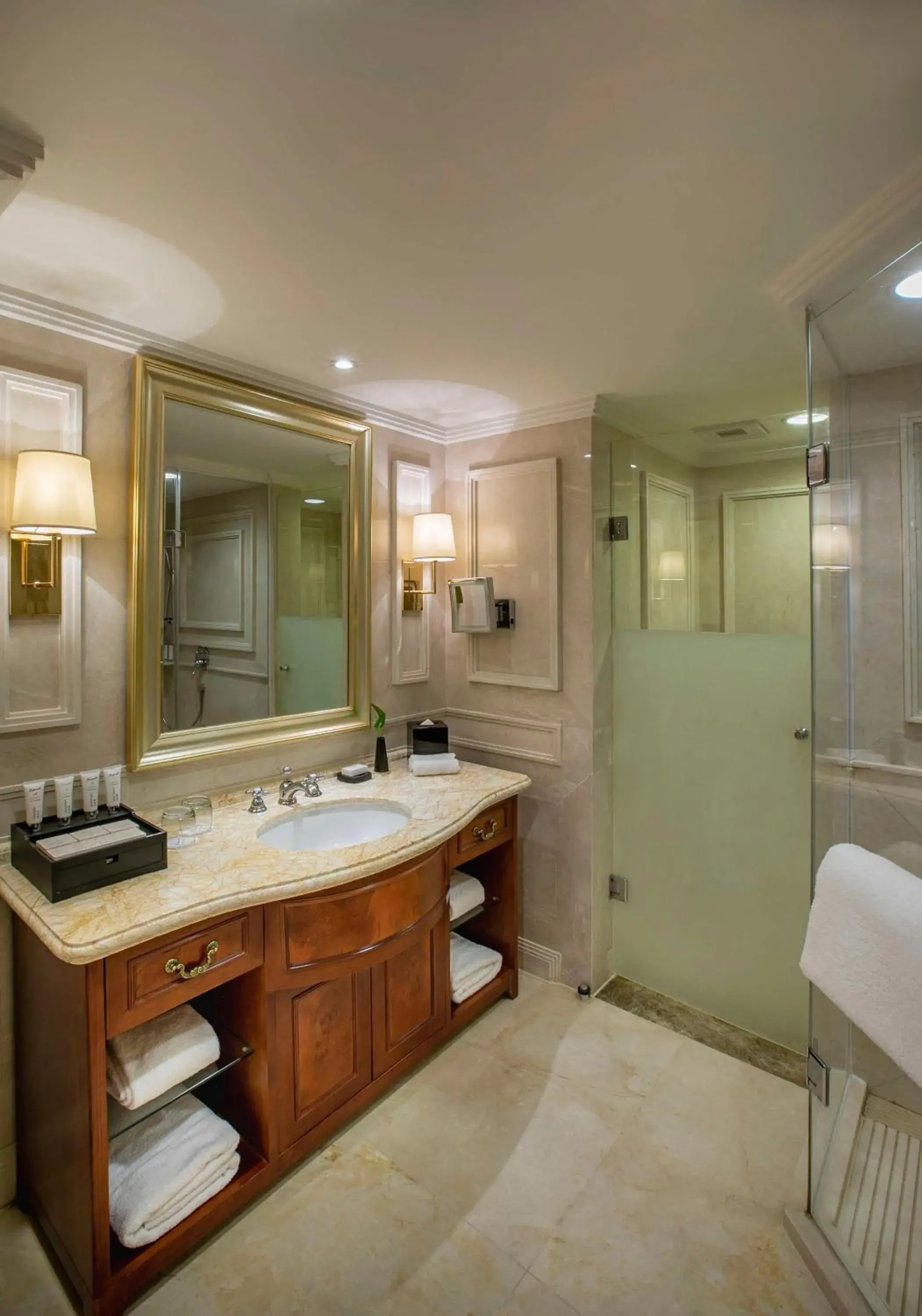 Bathroom in Guiyang Kempinski Hotel