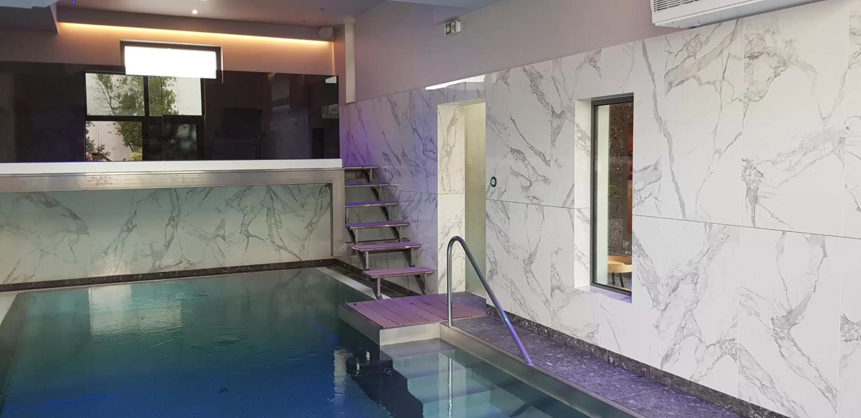 Property building, Swimming Pool in Hotel Mondo