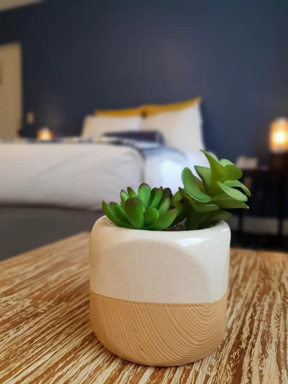 Decorative detail, Bed in PIER BLUE INN Old Saybrook - Essex