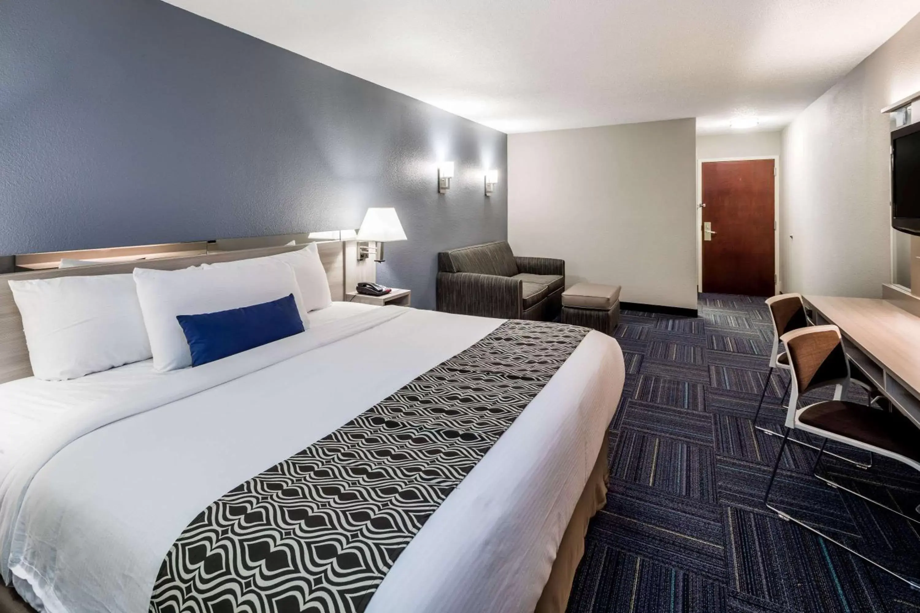 Photo of the whole room, Bed in Microtel Inn & Suites - Greenville
