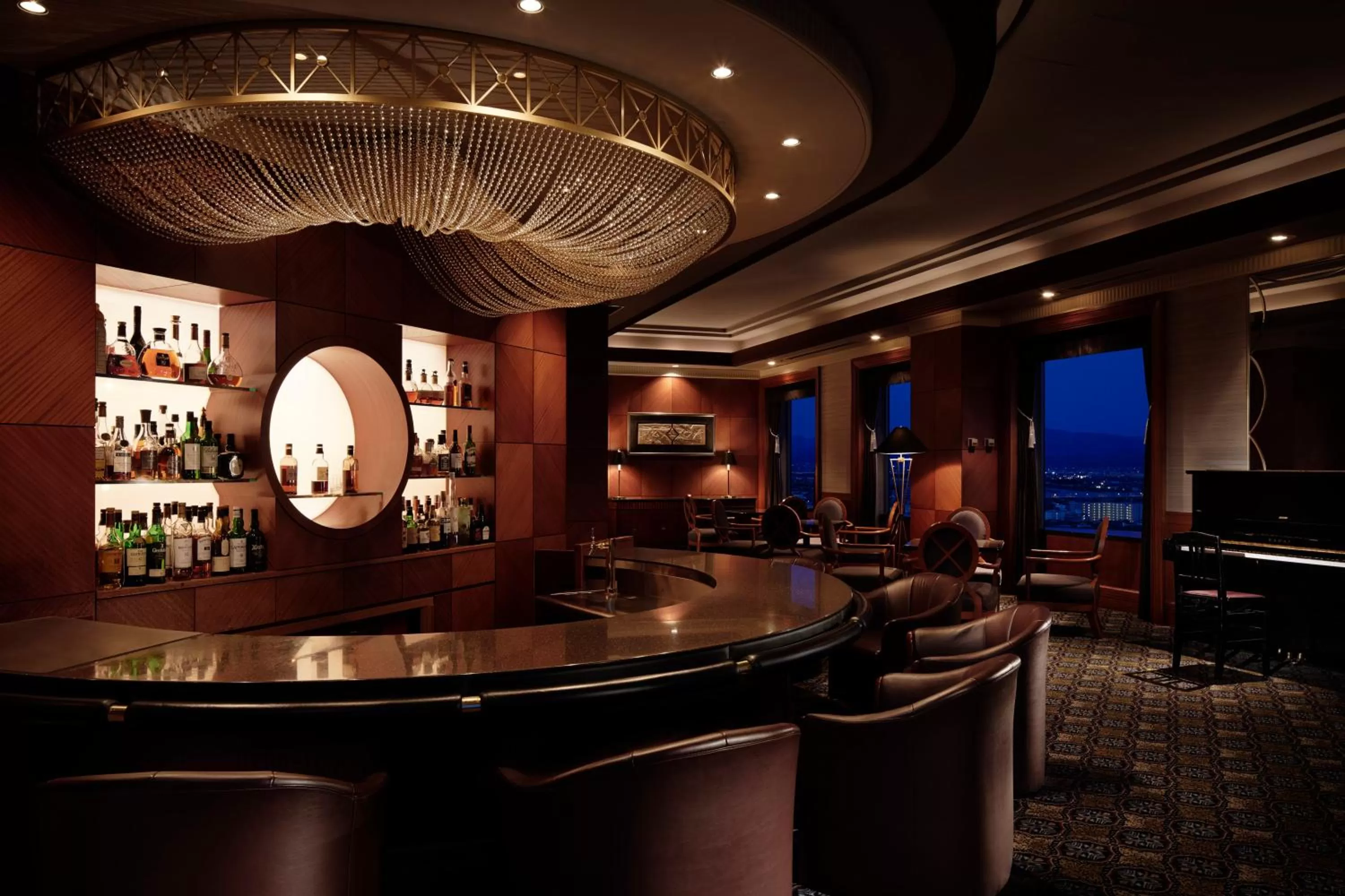 Lounge or bar in ANA Crowne Plaza Toyama by IHG