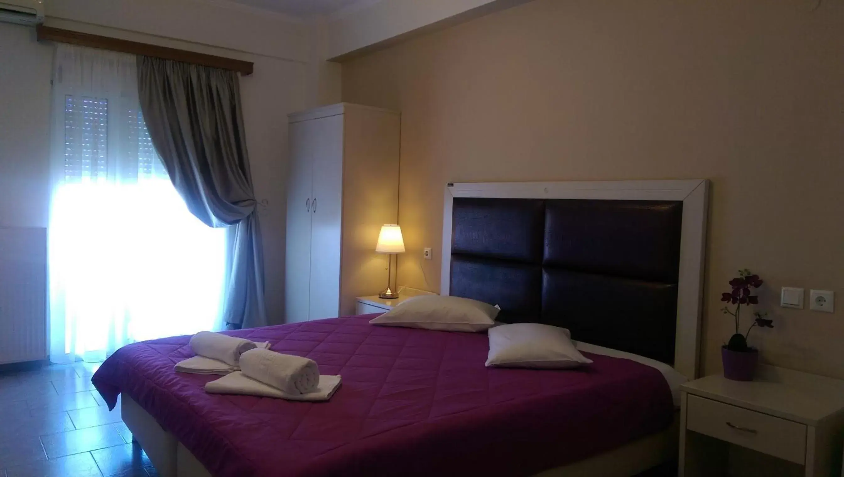 Bedroom, Bed in Alexandros Hotel