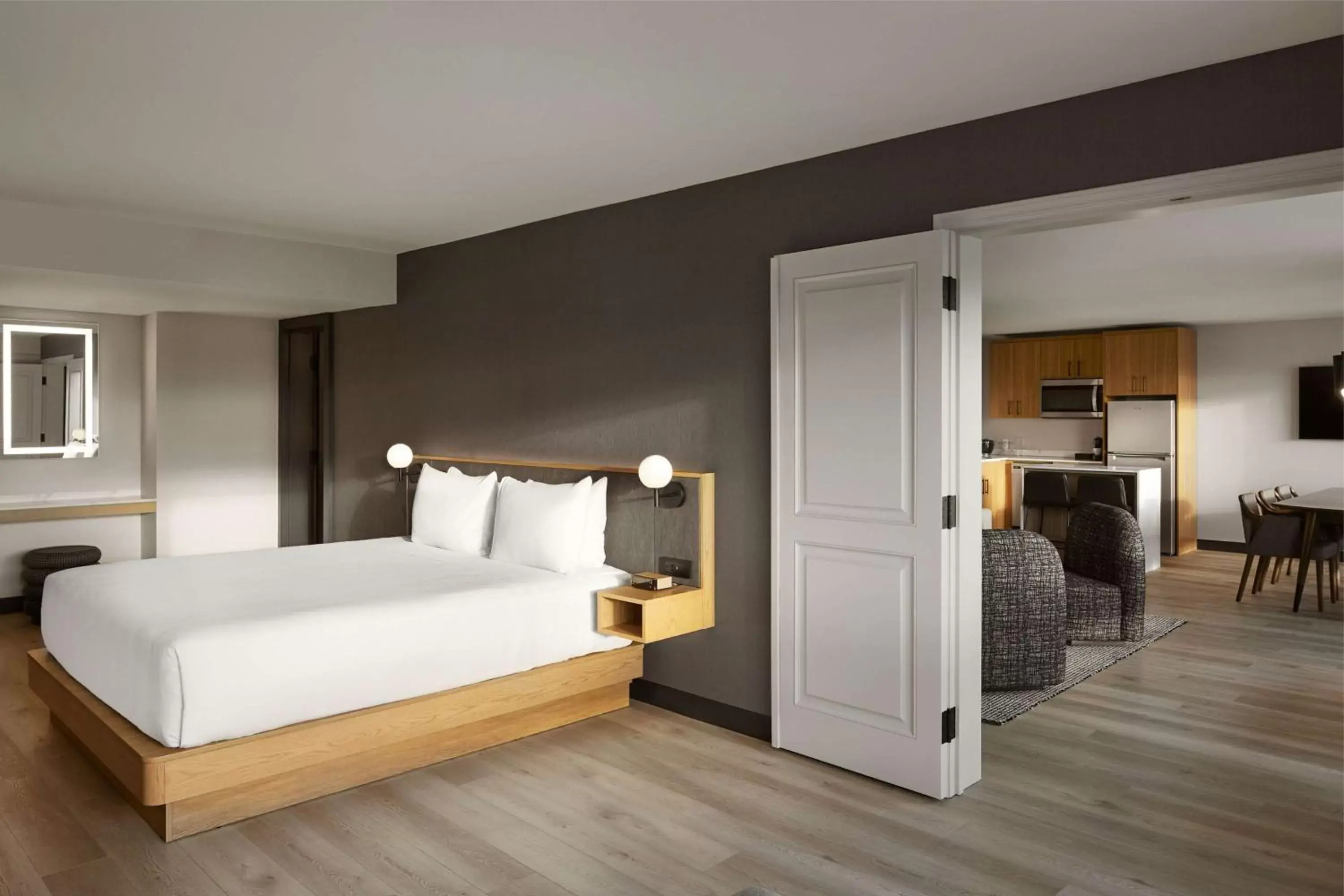 Photo of the whole room, Bed in Hyatt Place Montreal - Downtown