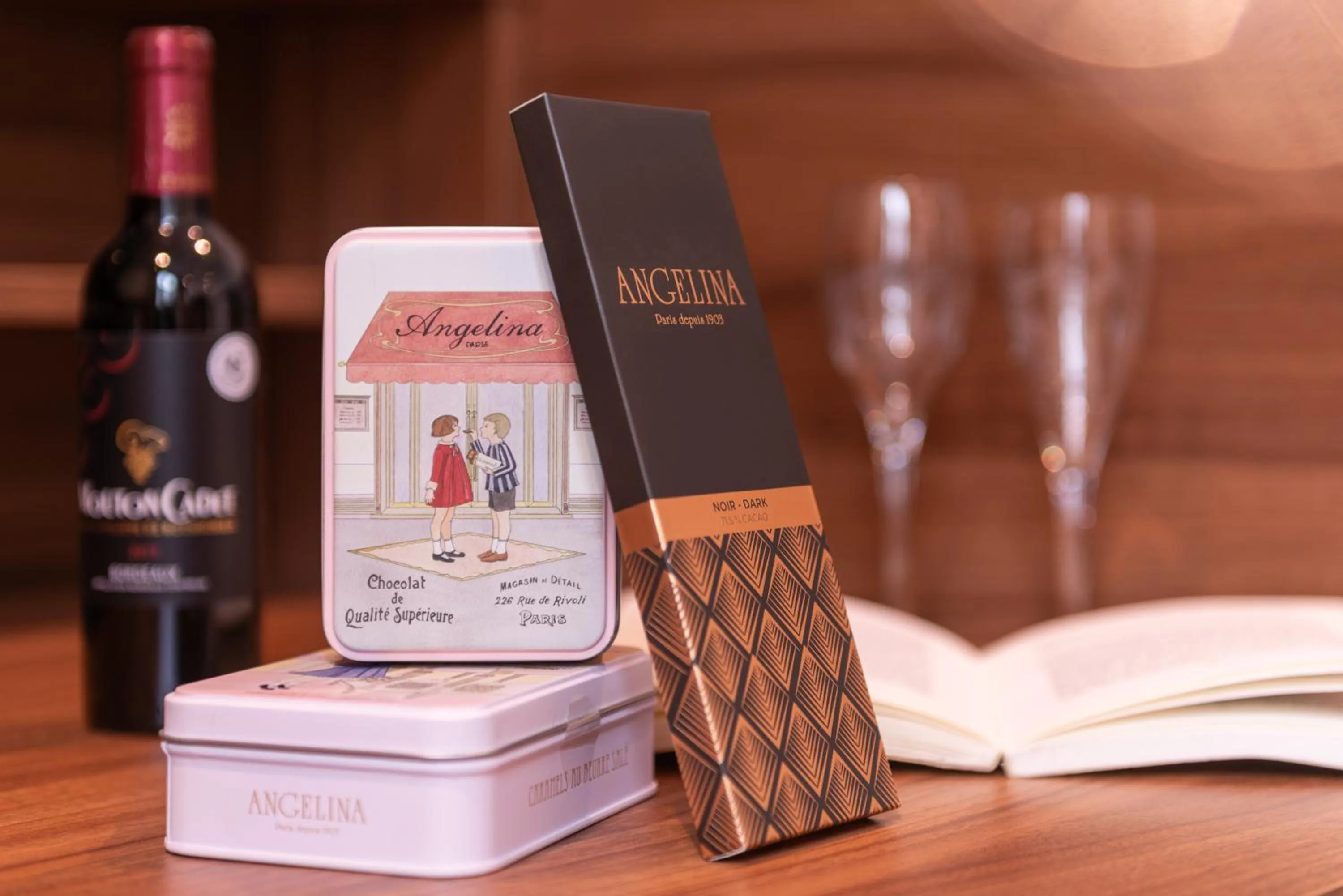 oven in Hotel Le Placide Saint-Germain Des Prés