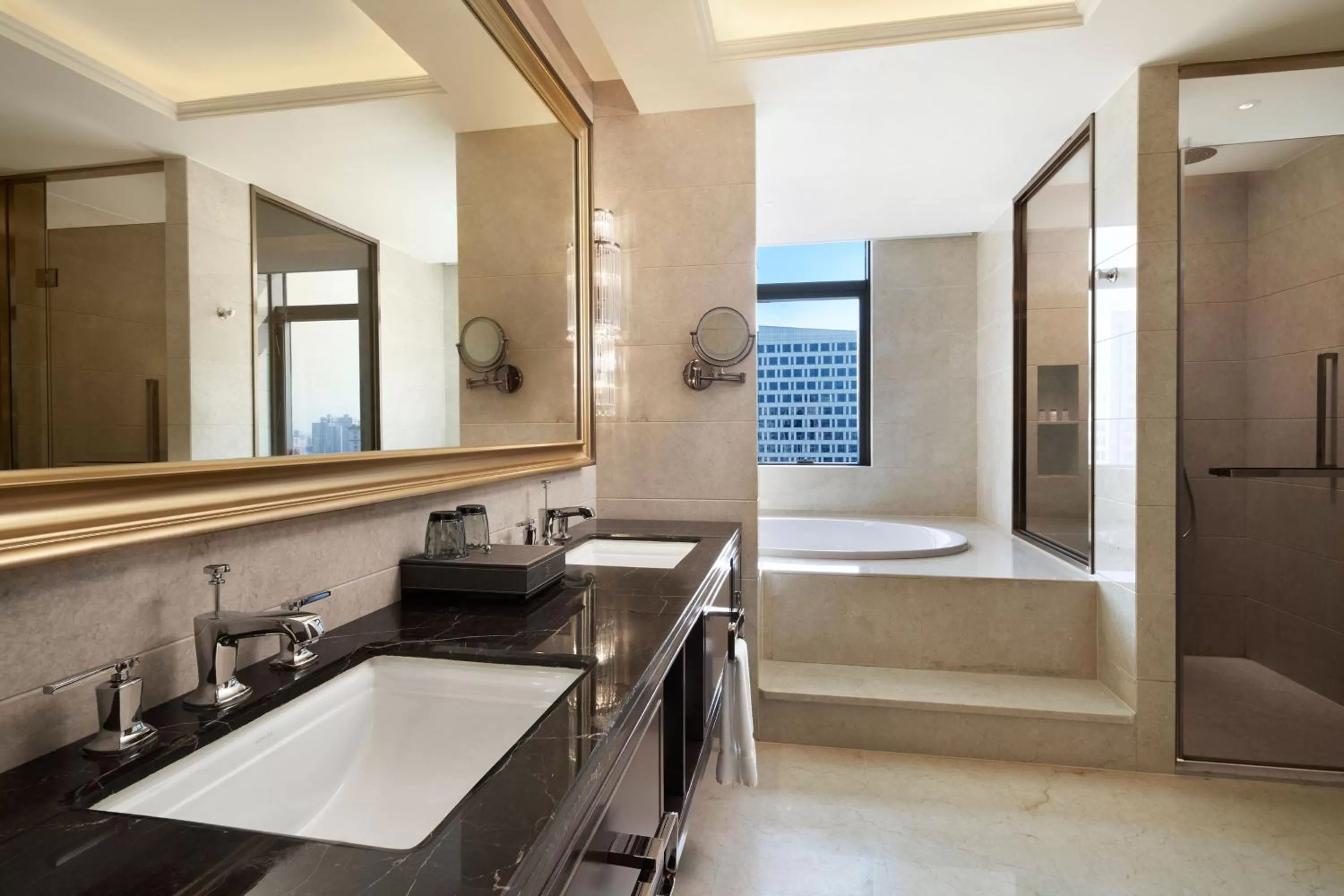 Bathroom, Bed in Sheraton Shantou Hotel