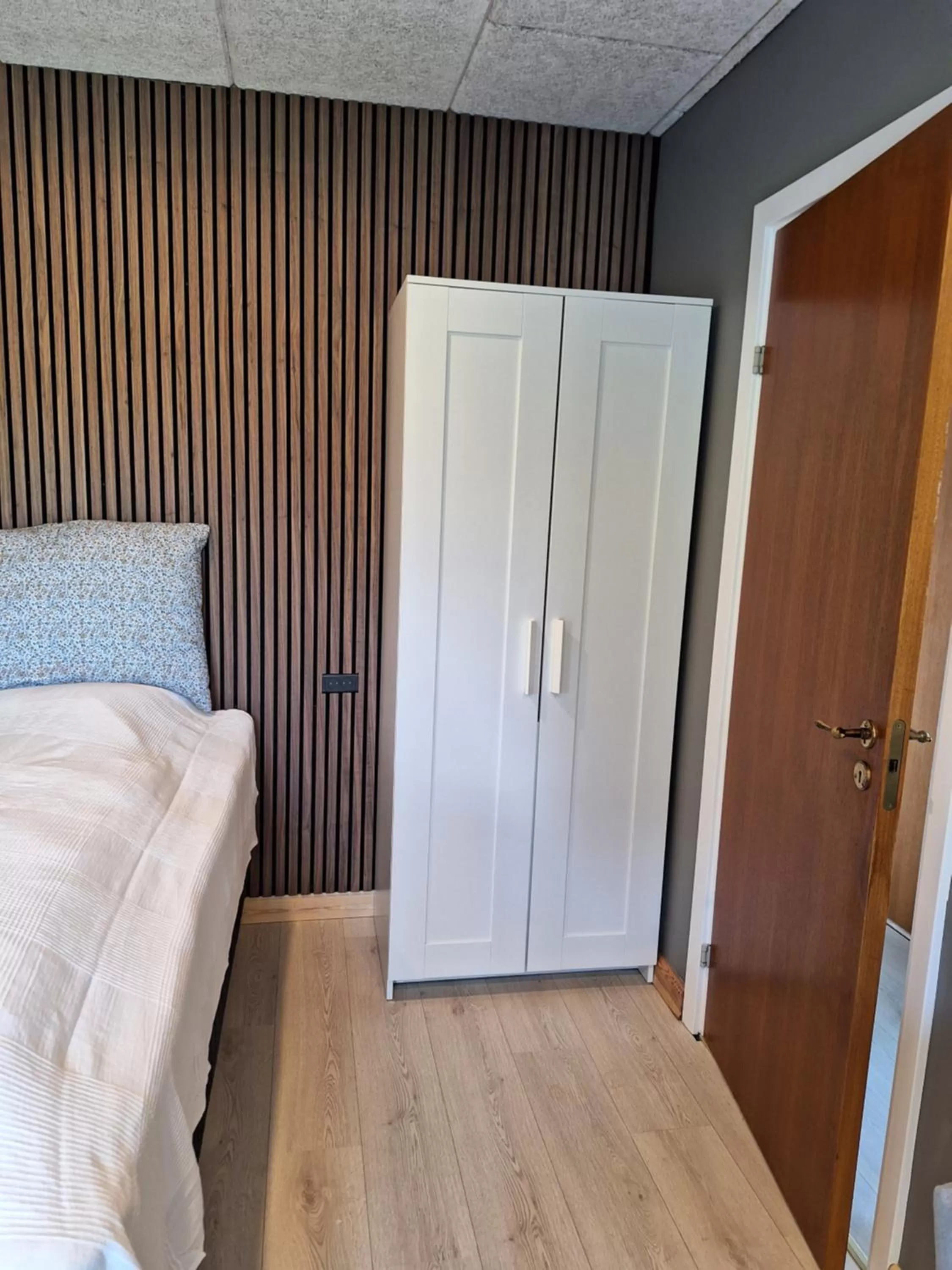wardrobe, Bed in EngholmBB