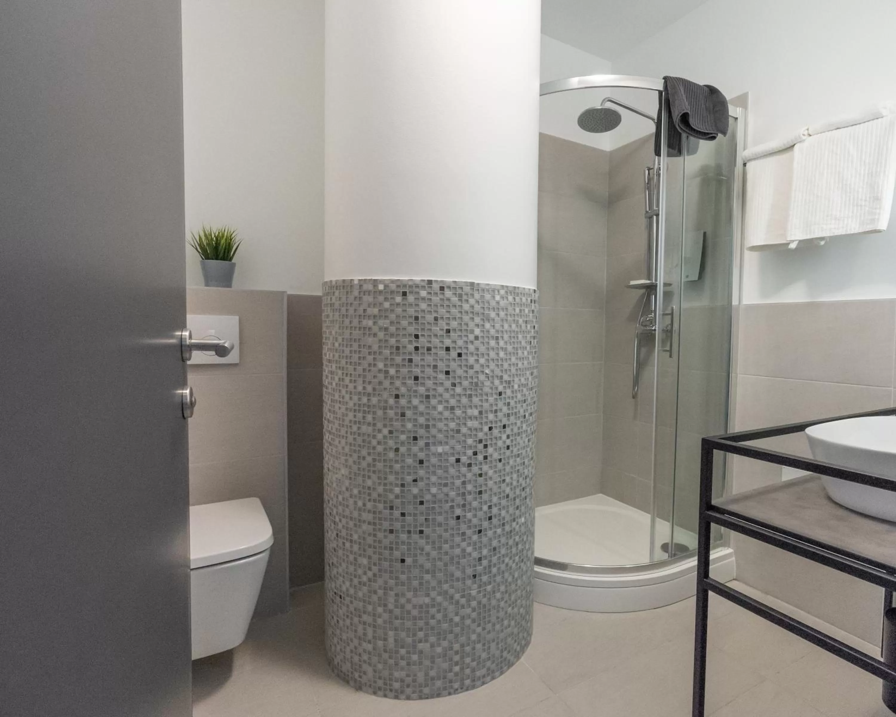 Shower in Hotel Blue