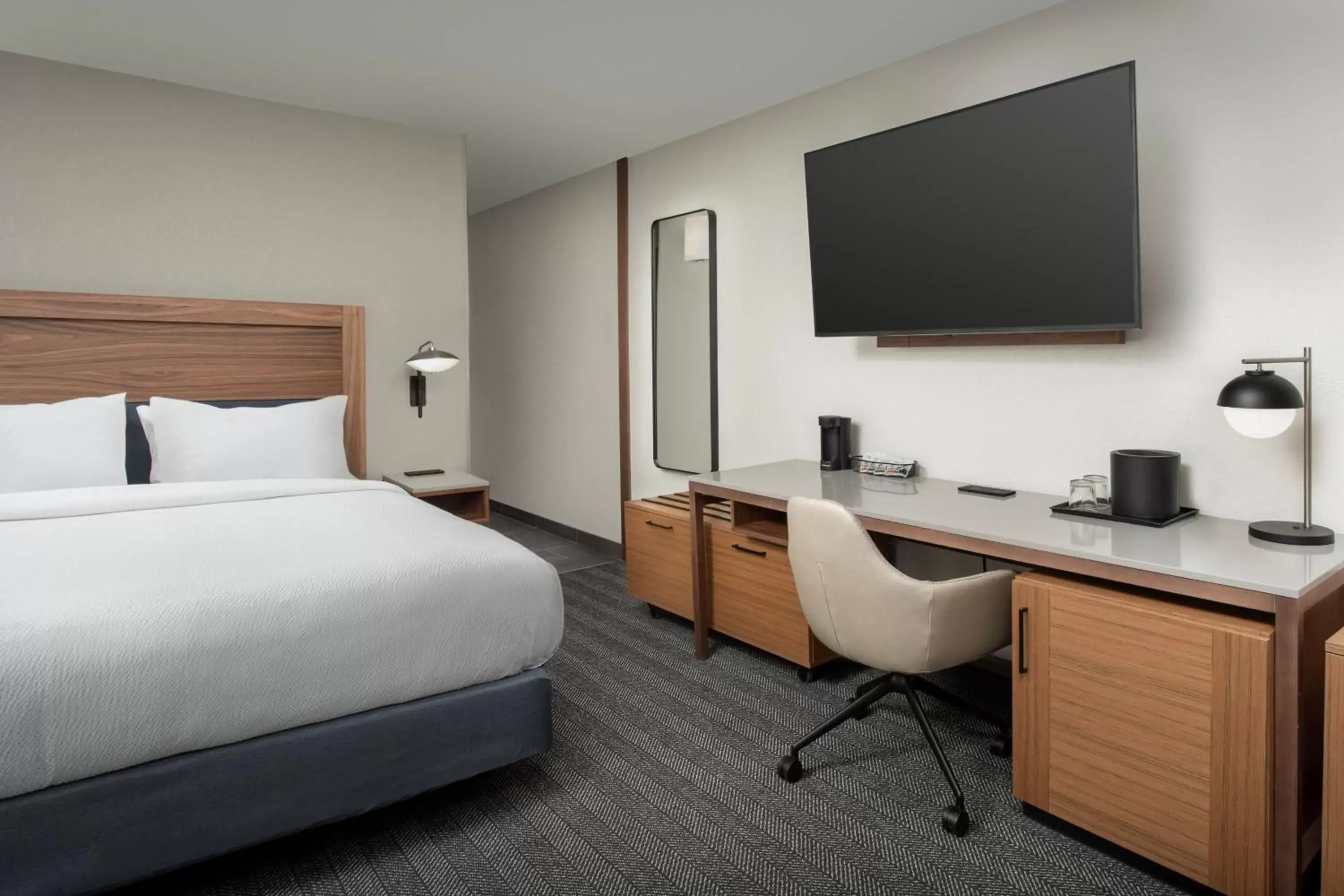Photo of the whole room, Bed in Courtyard by Marriott Dayton Beavercreek