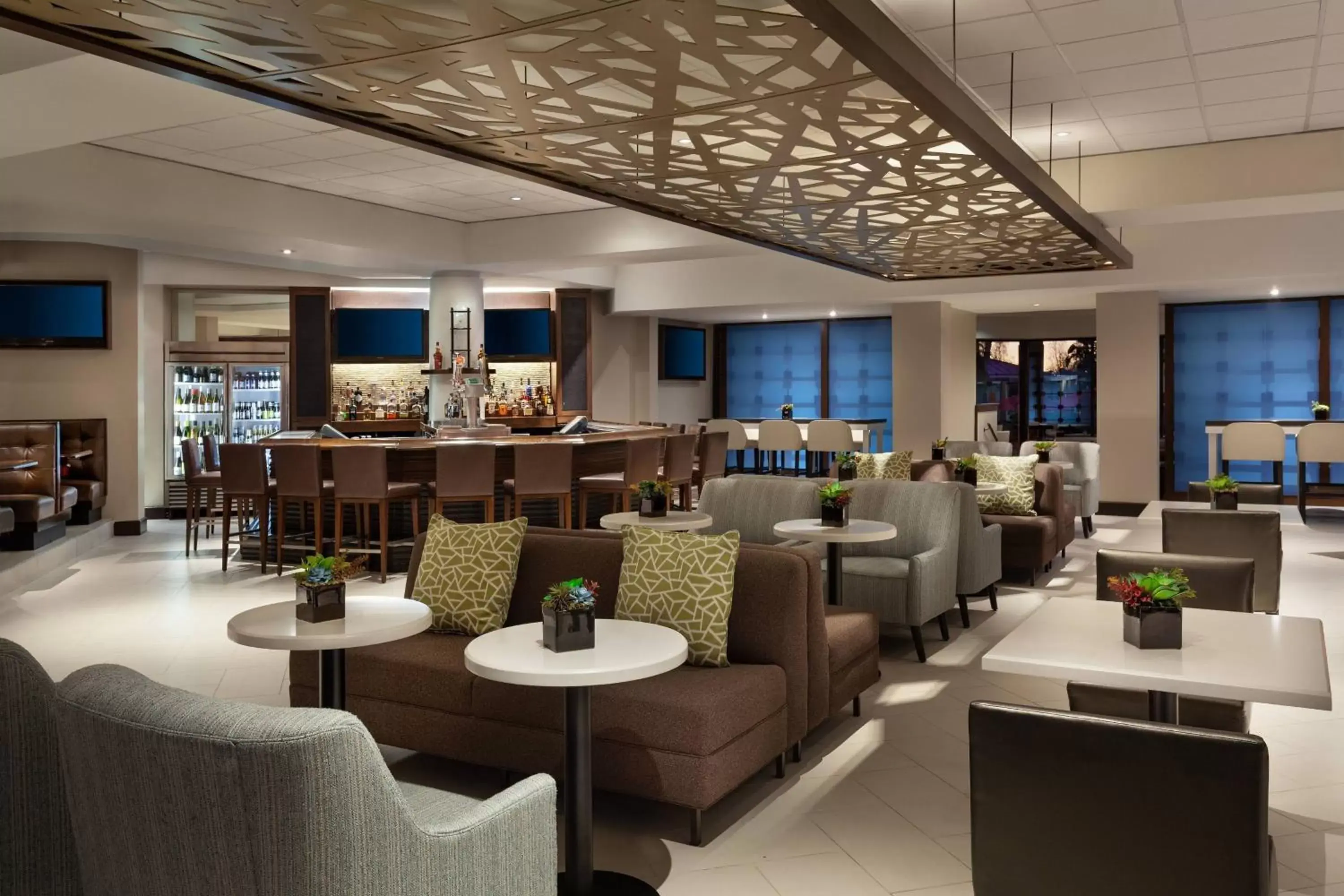 Lobby or reception, Lounge/Bar in Marriott Orlando Airport Lakeside