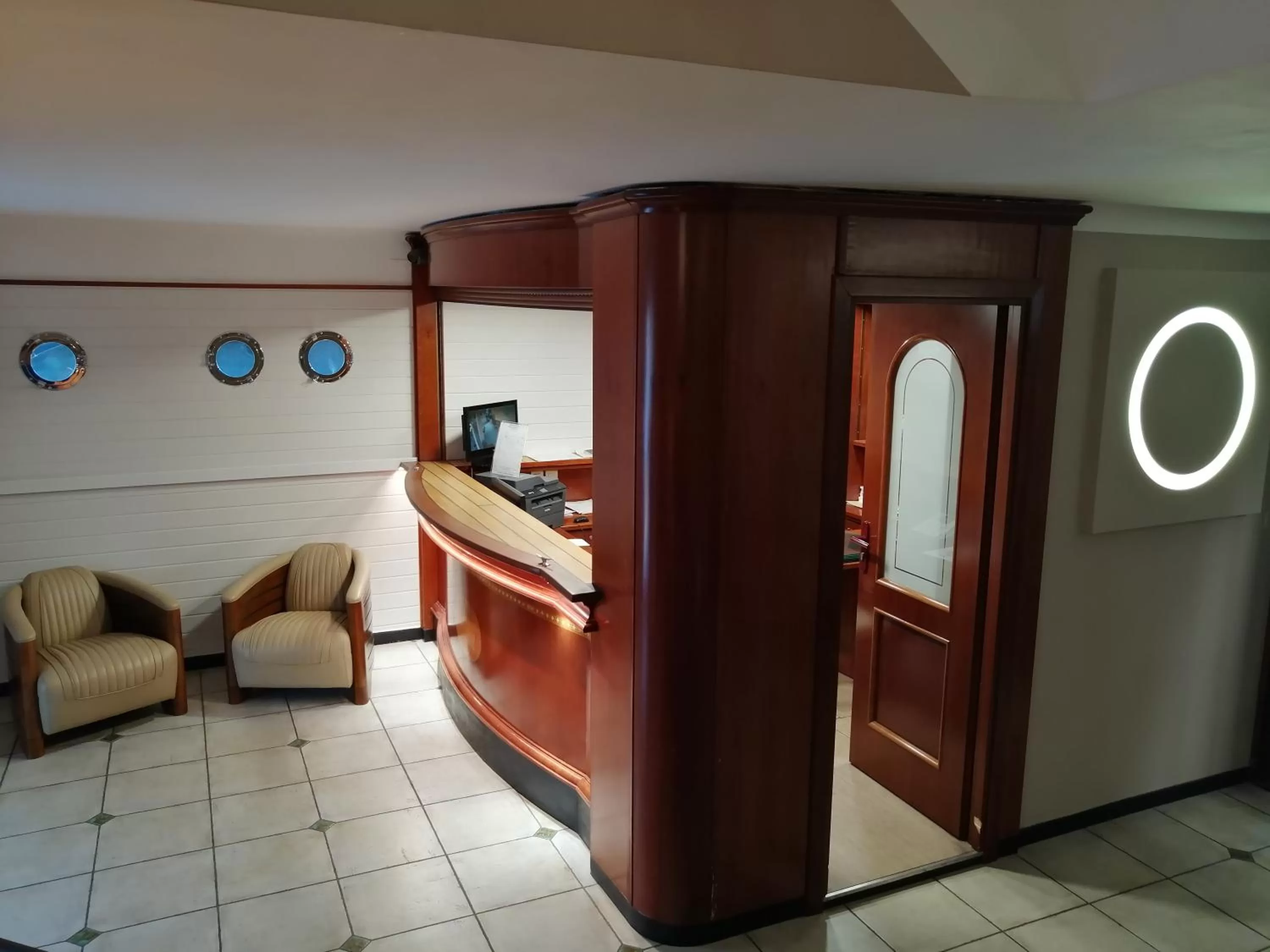 Lobby or reception in Hôtel Le Claridge