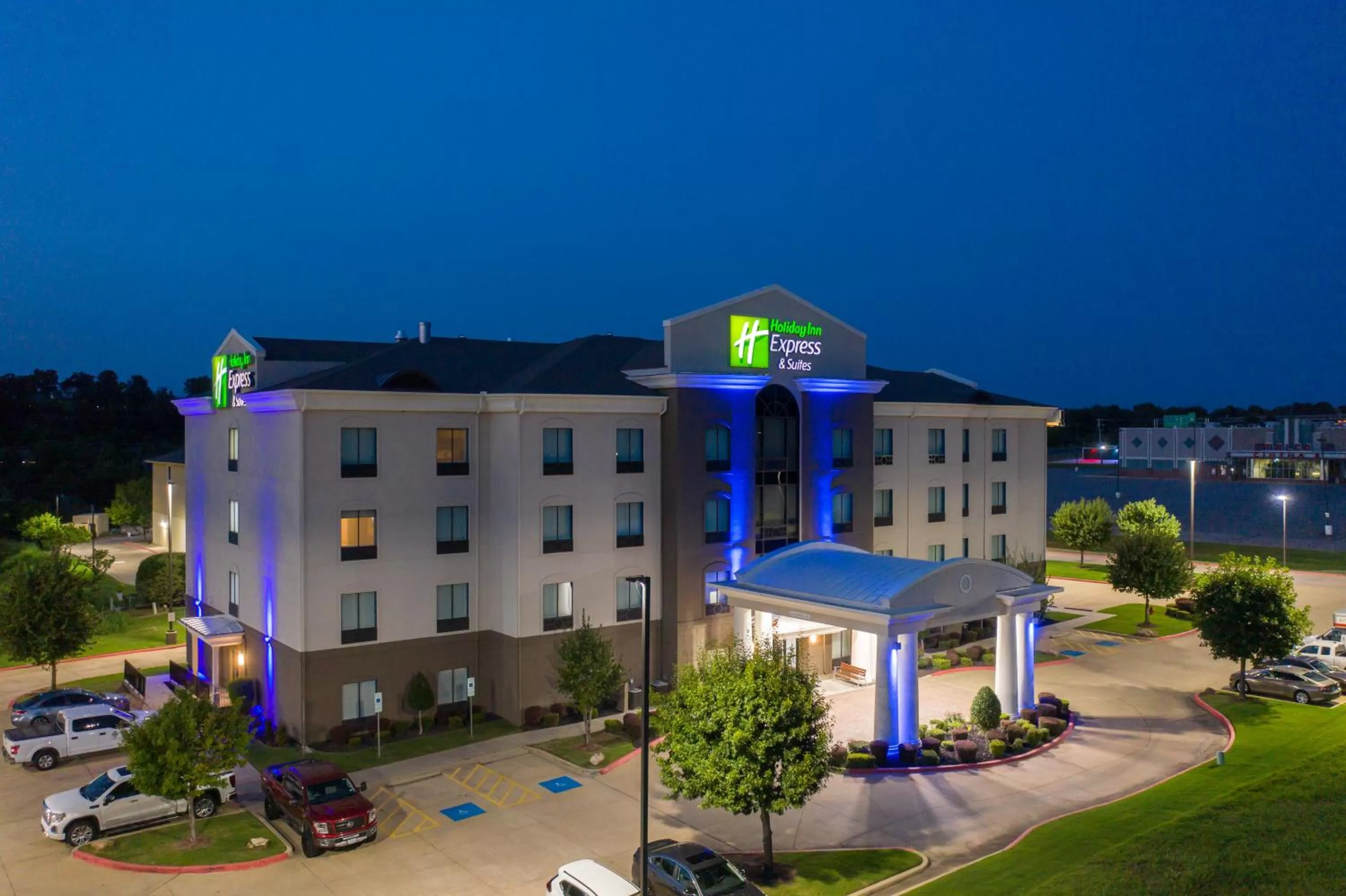 Property Building in Holiday Inn Express & Suites Van Buren-Fort Smith Area, an IHG Hotel
