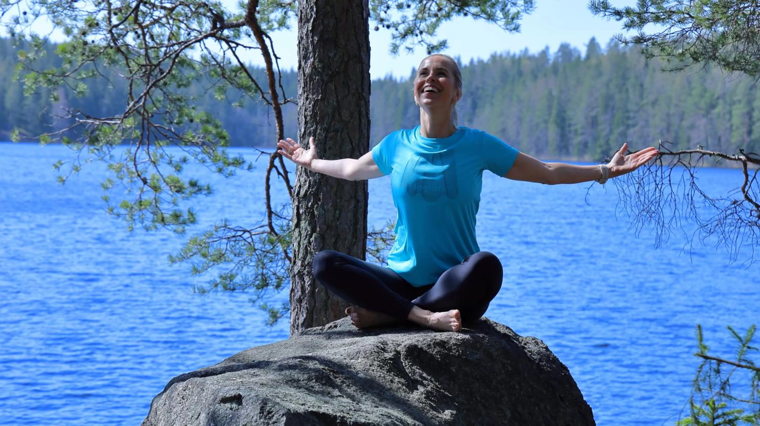 People in Haltia Lake Lodge nature boutique hotel & glamping