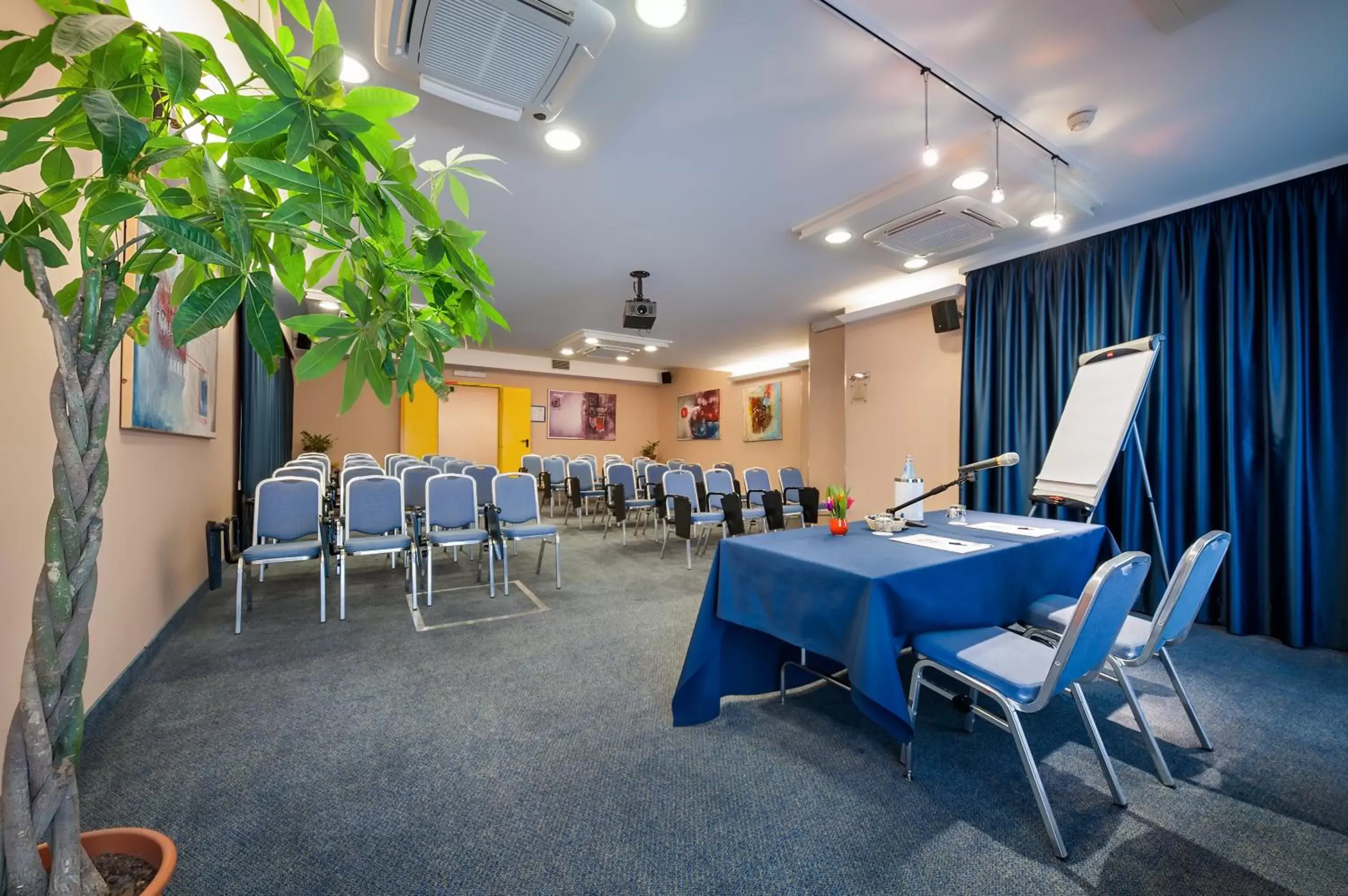 Business facilities in Best Western Hotel Mediterraneo