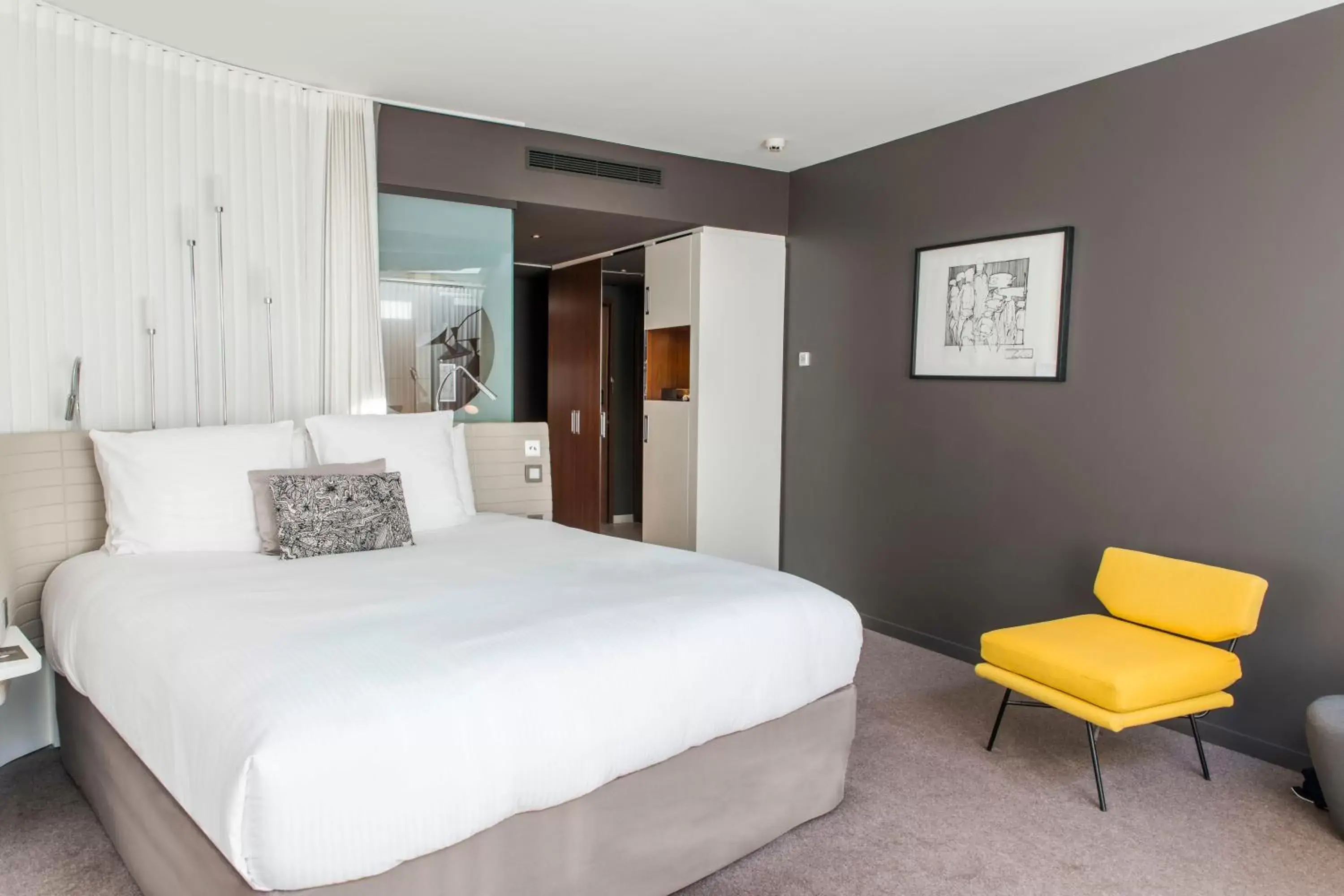 Bedroom, Bed in Molitor Hôtel & Spa Paris - MGallery Collection