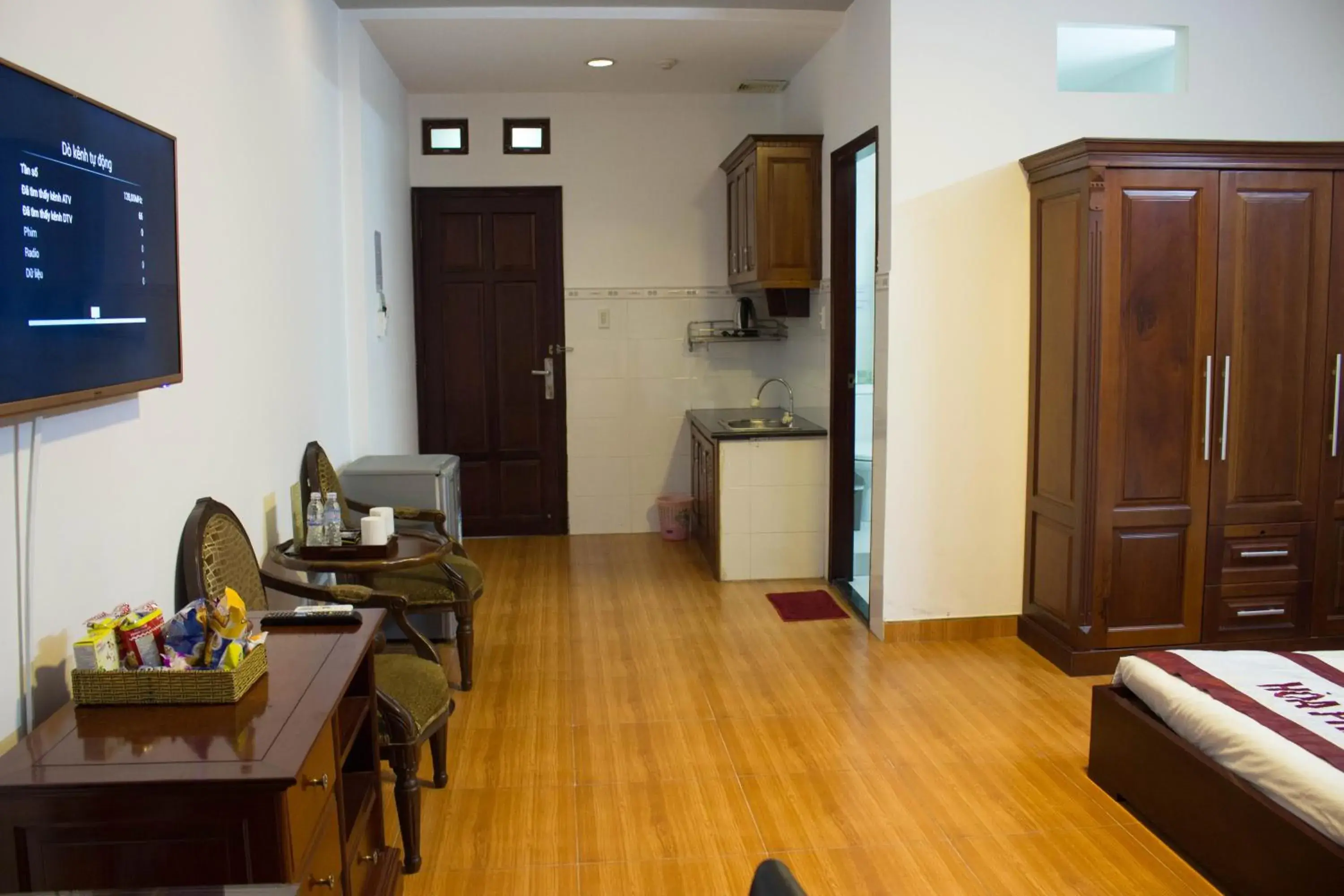 TV and multimedia, Kitchen/Kitchenette in Hoa Phat Hotel & Apartment
