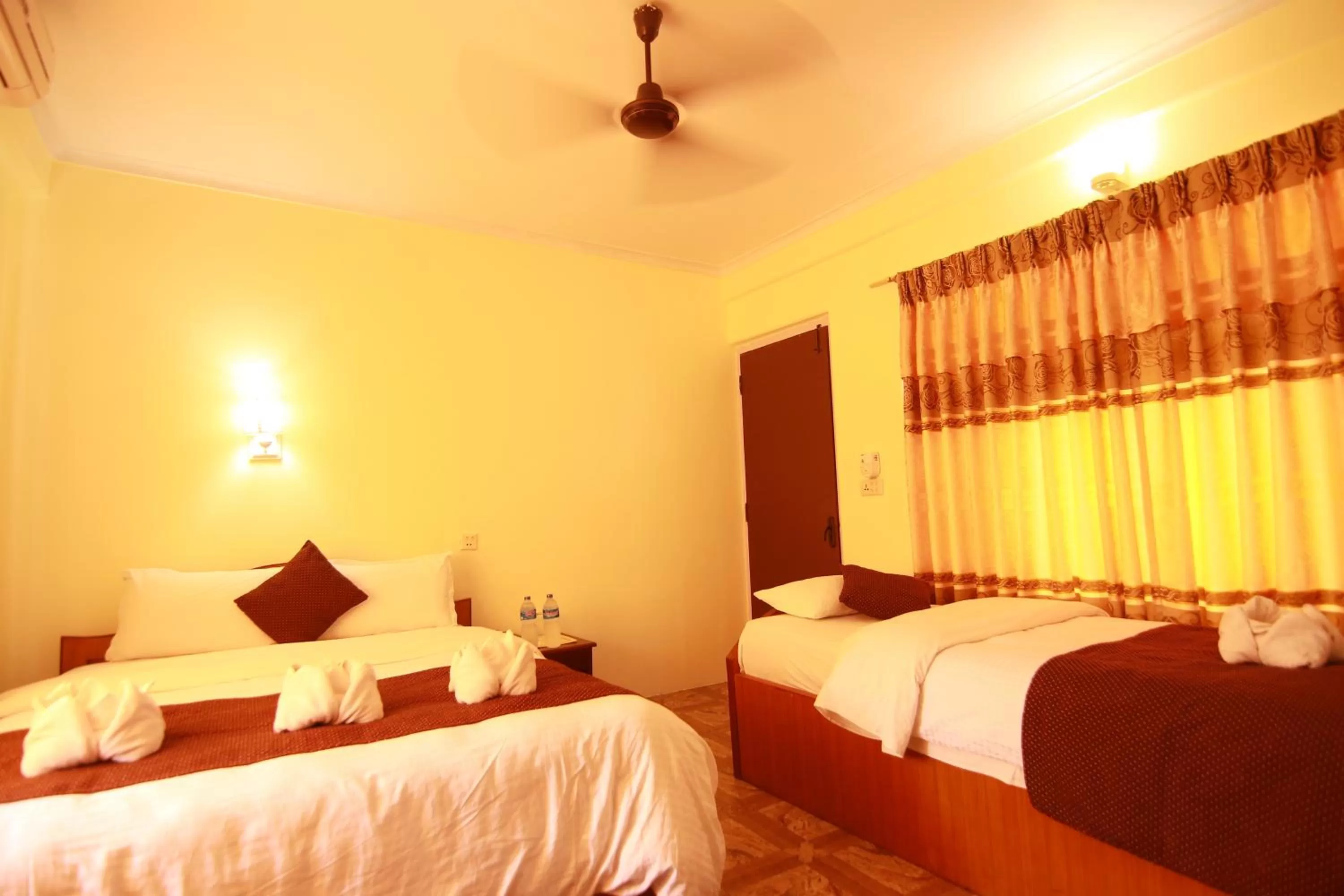 Bedroom, Bed in Hotel Himalayan Inn