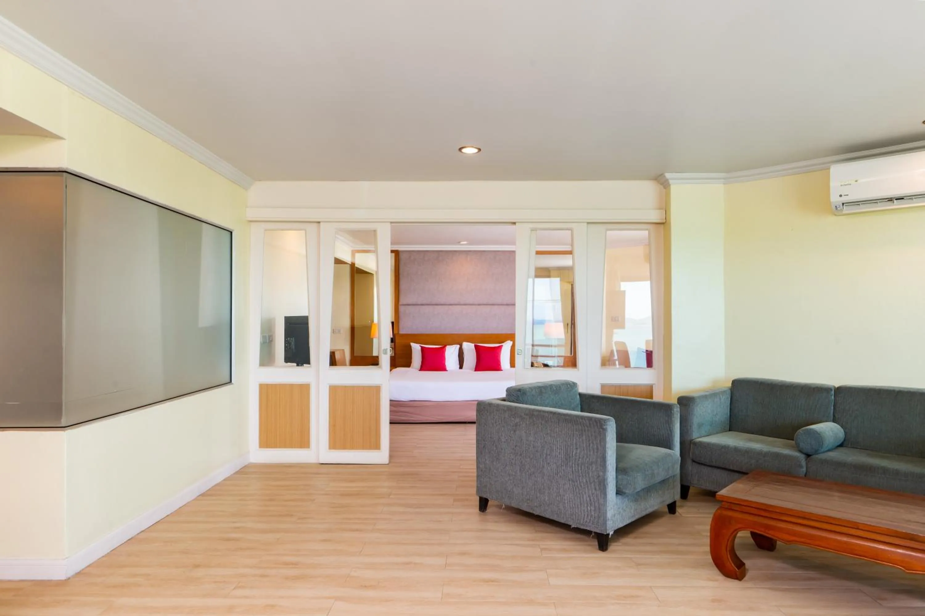 Living room in Bella Villa Metro