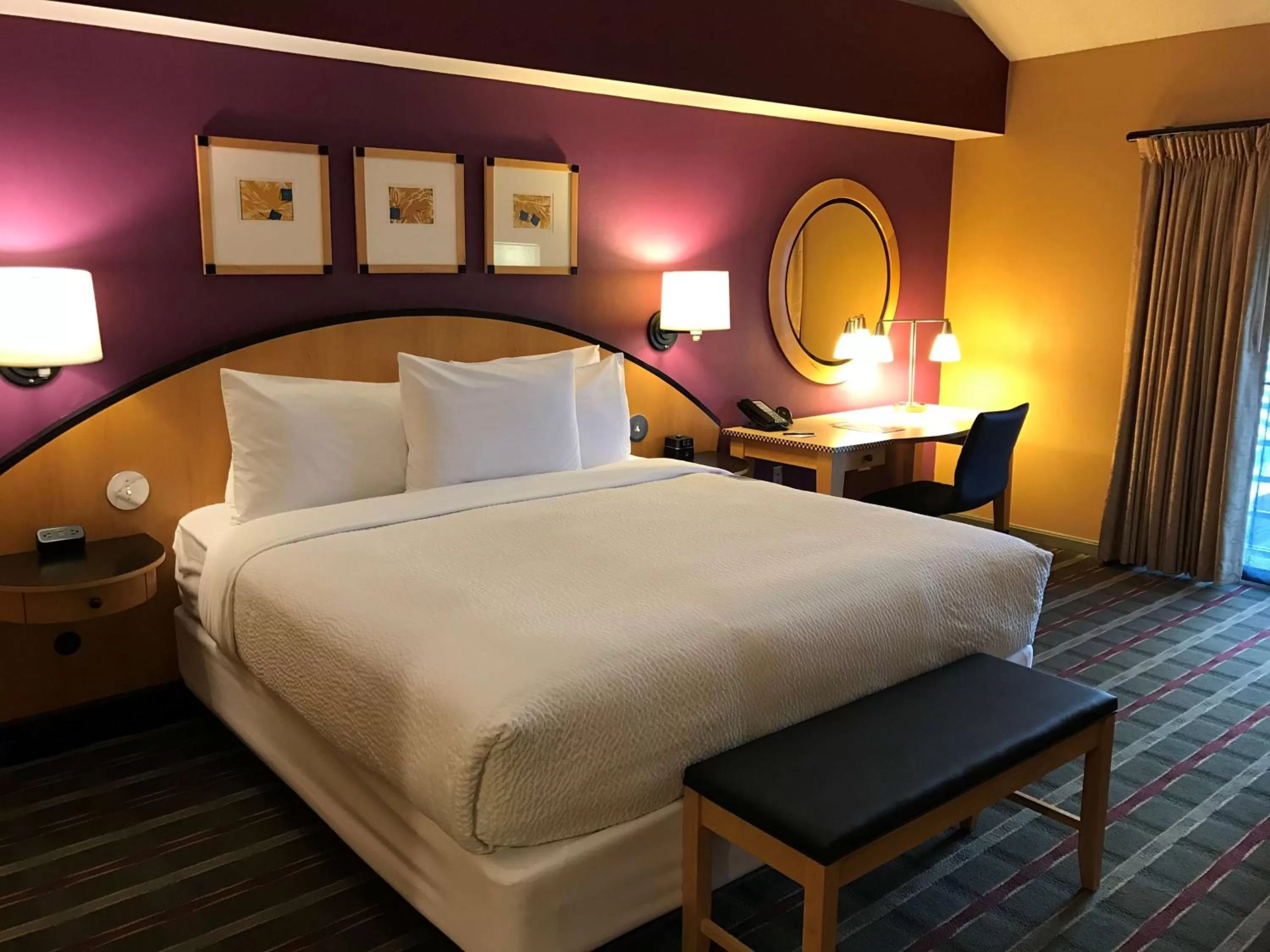 Standard King Room in Pier 5 Hotel Baltimore