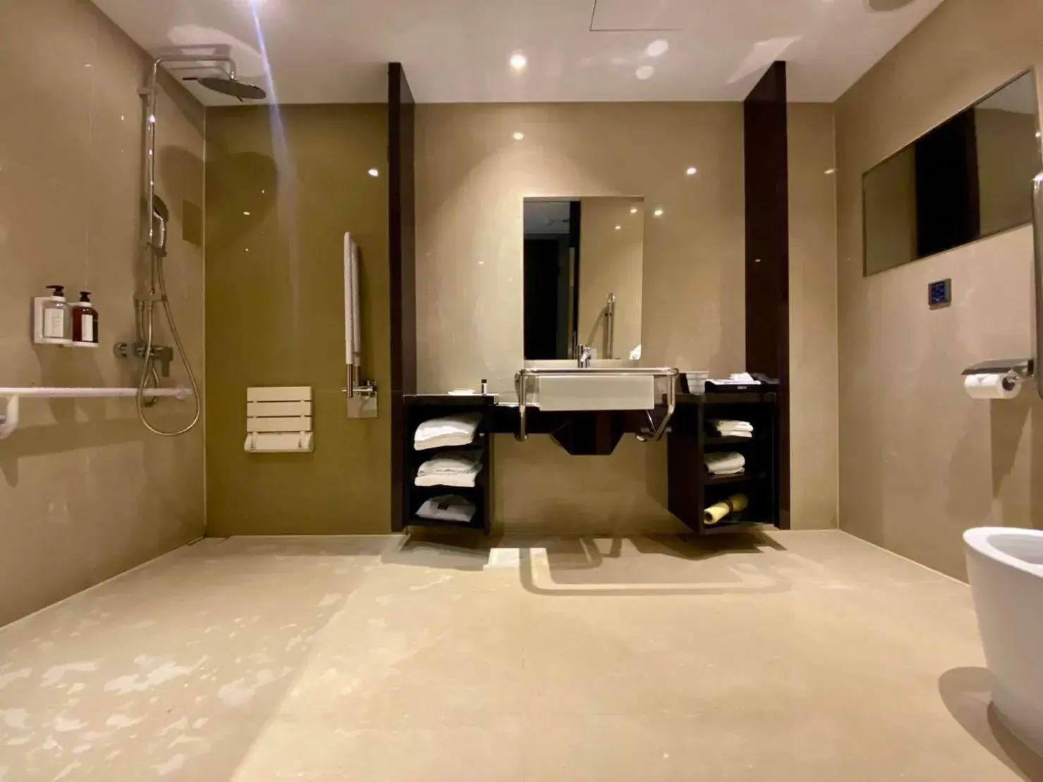 Shower, Bathroom in Tango Hotel Taipei Fuhsing