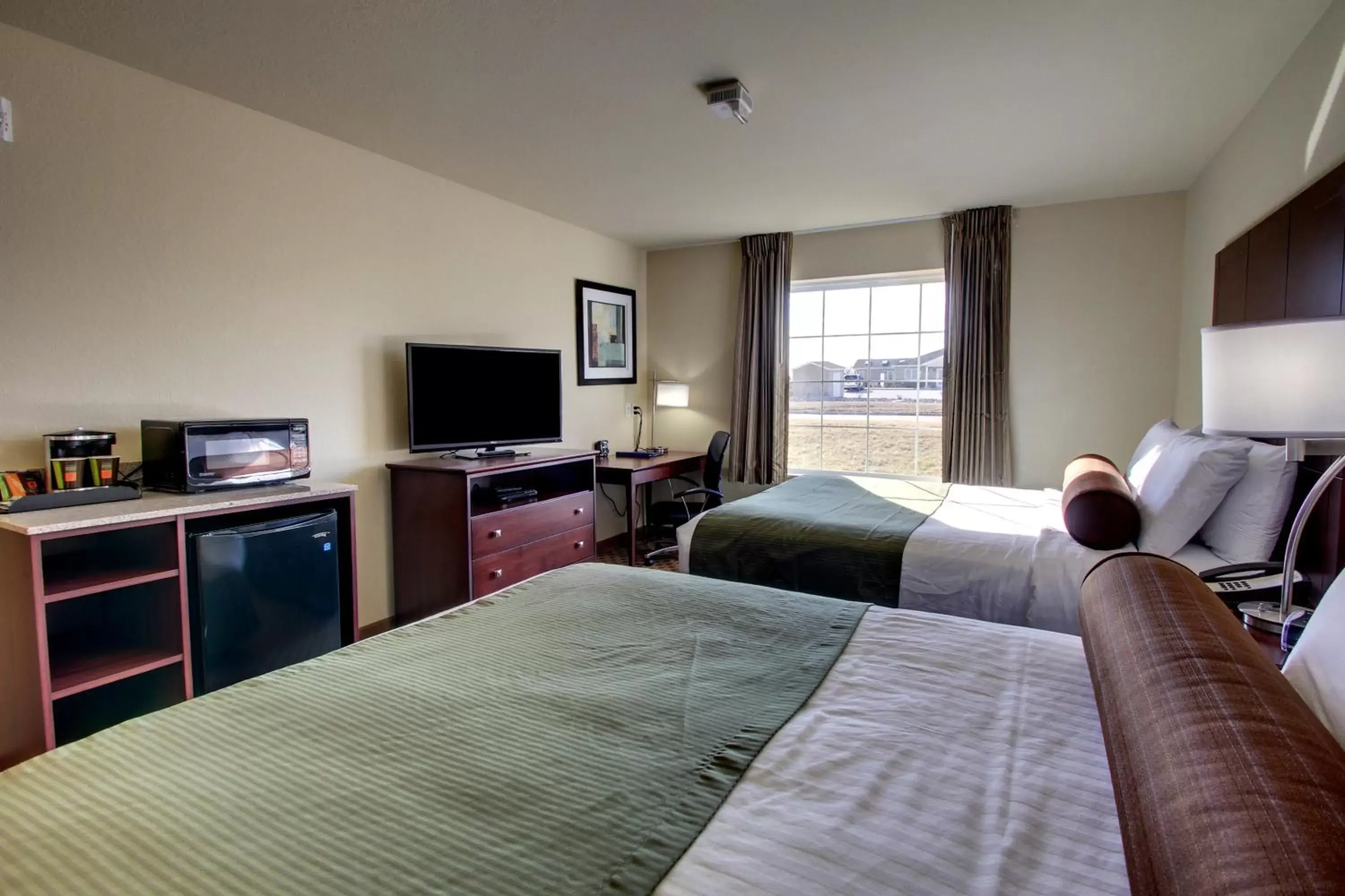 TV and multimedia, Bed in Cobblestone Hotel & Suites - Newton TV and multimedia, Bed in Cobblestone Hotel & Suites - Newton
