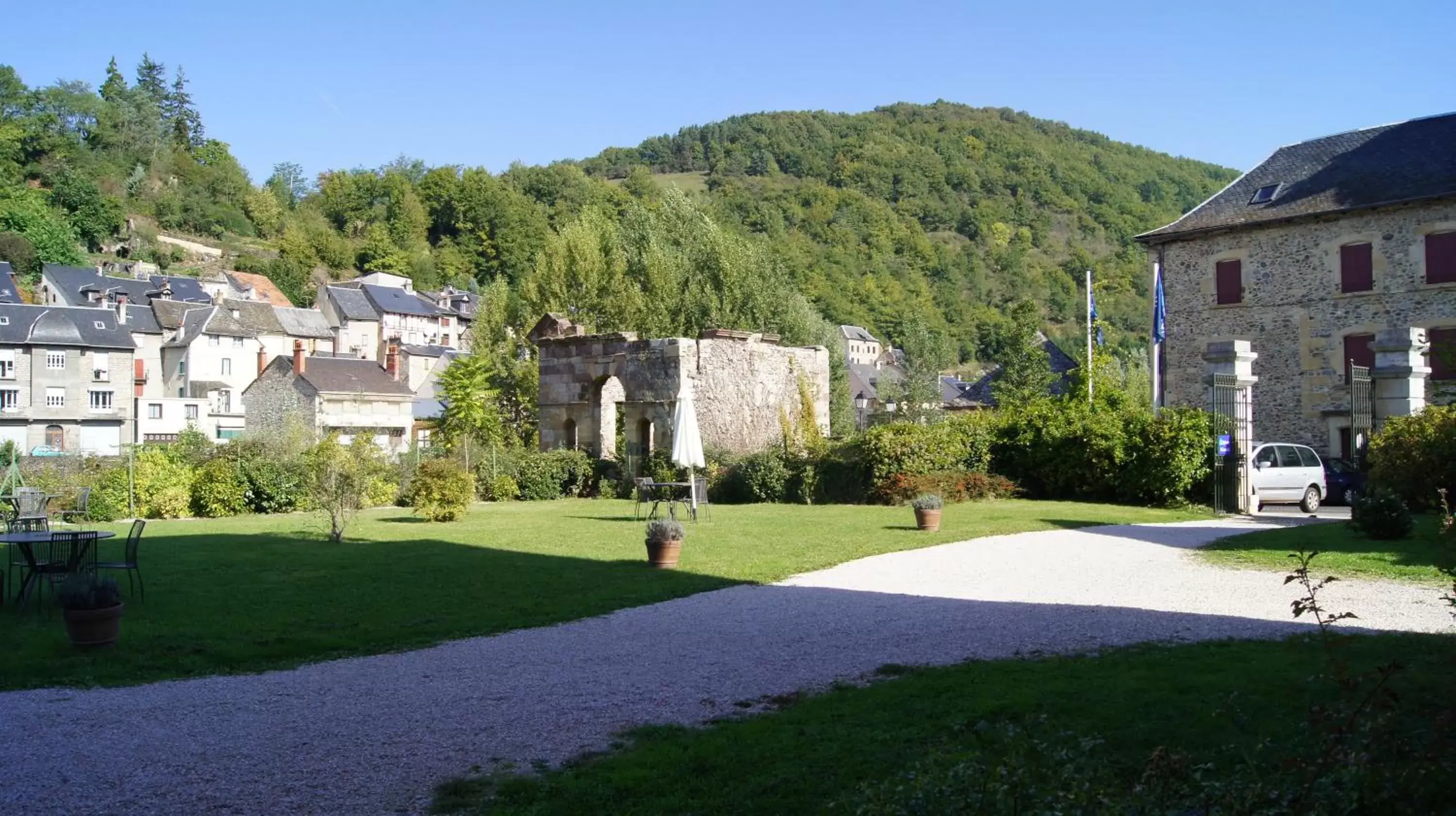 Property Building in Chateau Ricard