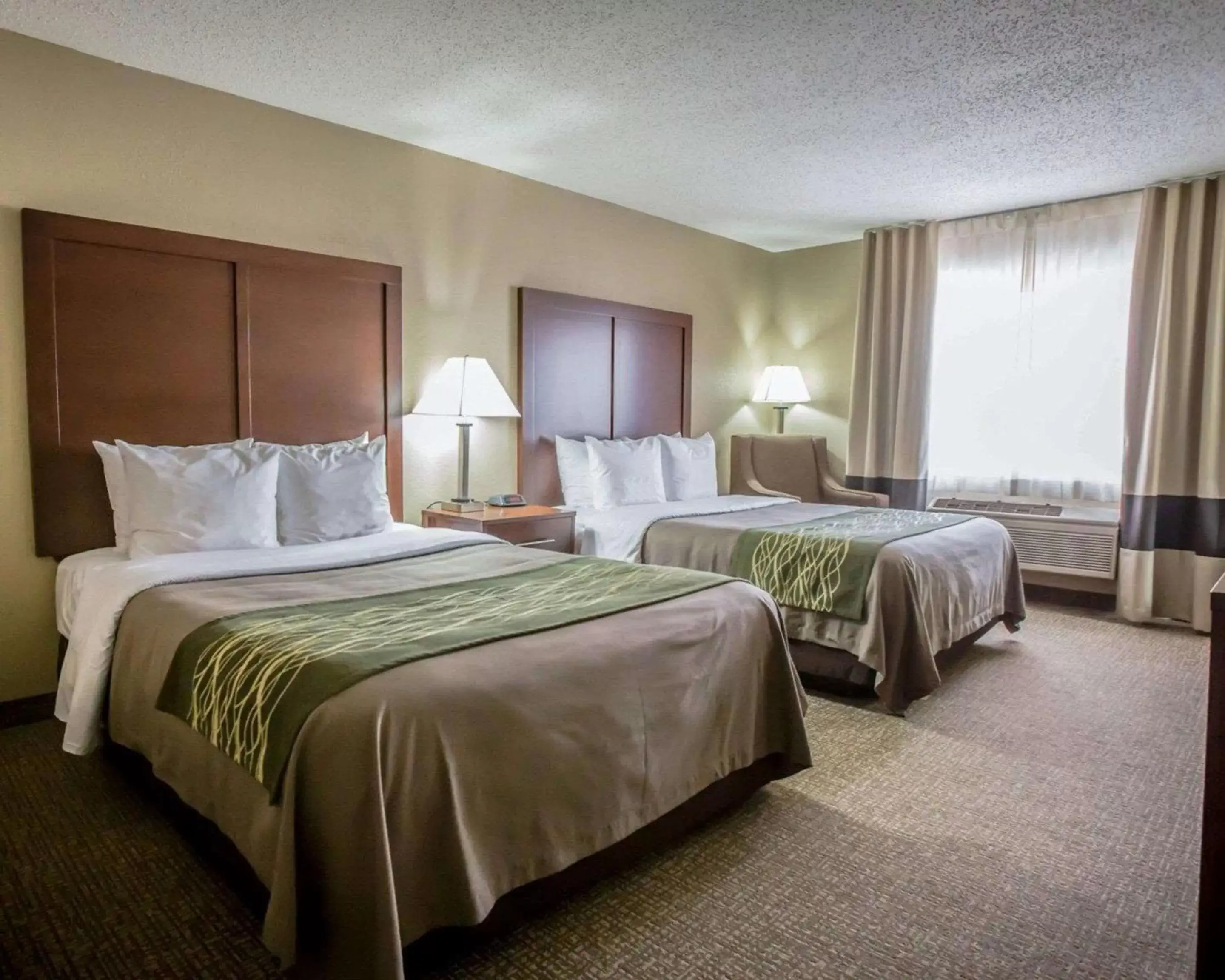 Photo of the whole room, Bed in Comfort Inn Morris I-80