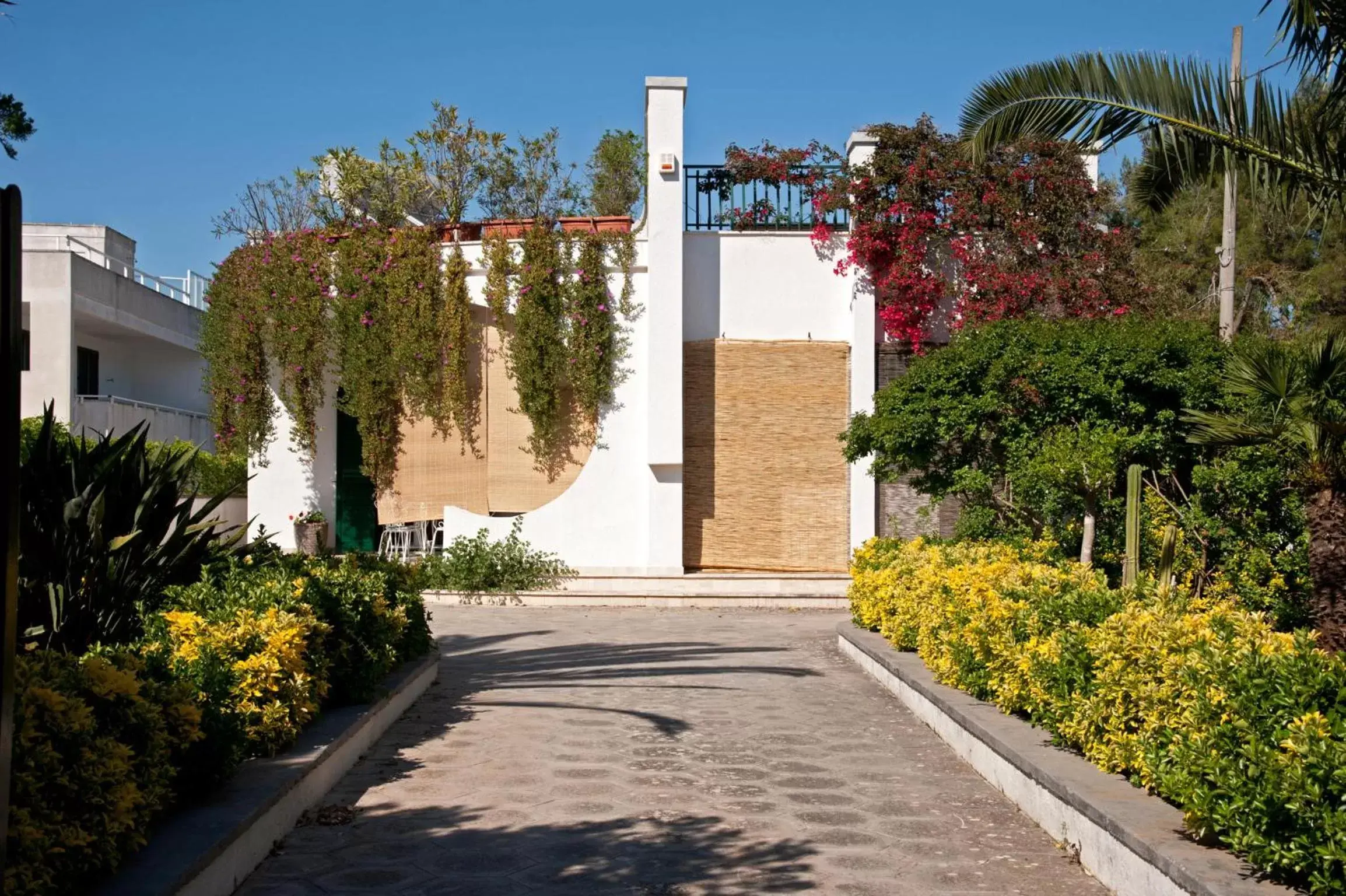 Facade/entrance, Property Building in B&B Villa Ines