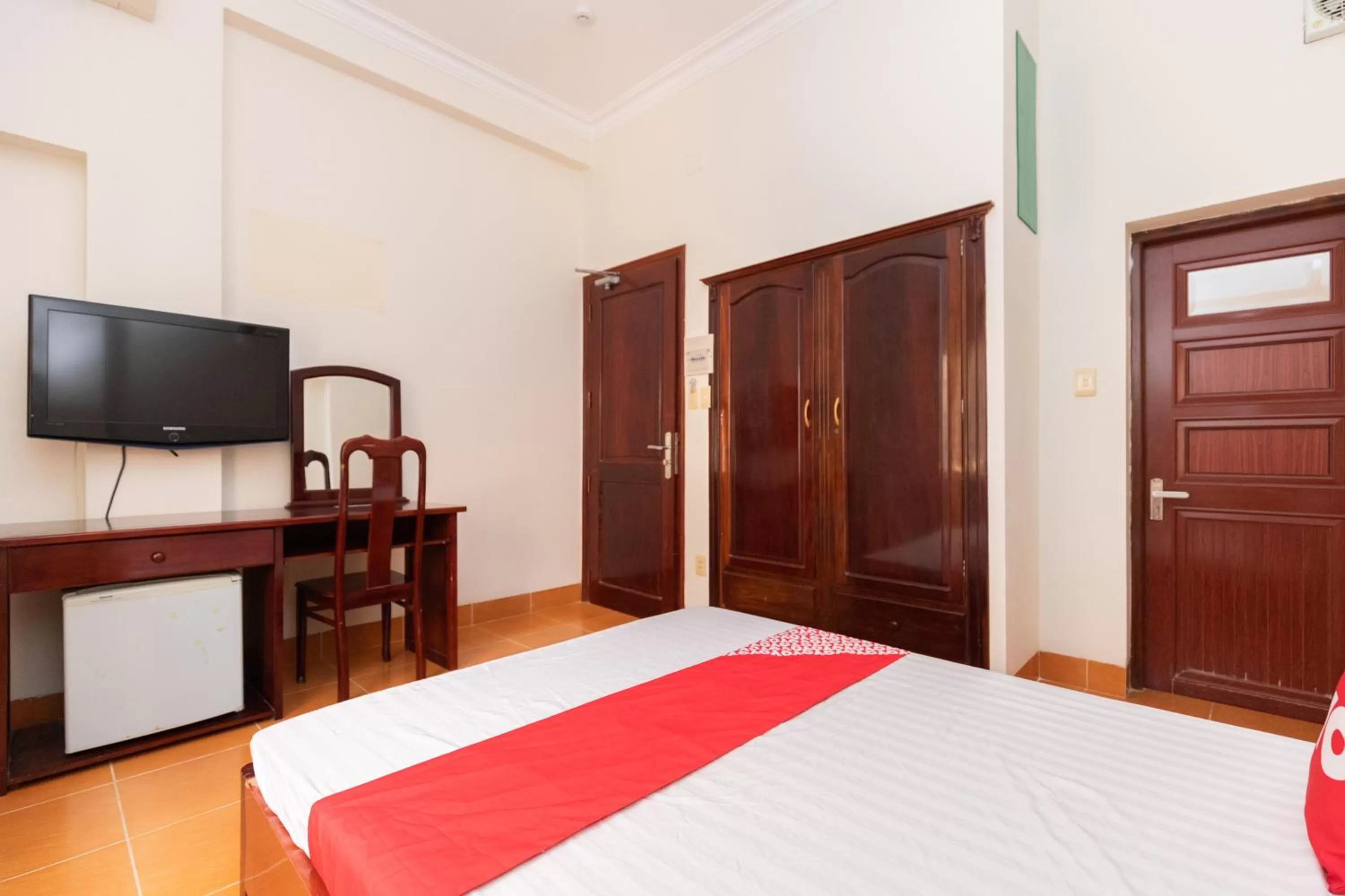 Photo of the whole room, Bed in Lien Thuy Hotel