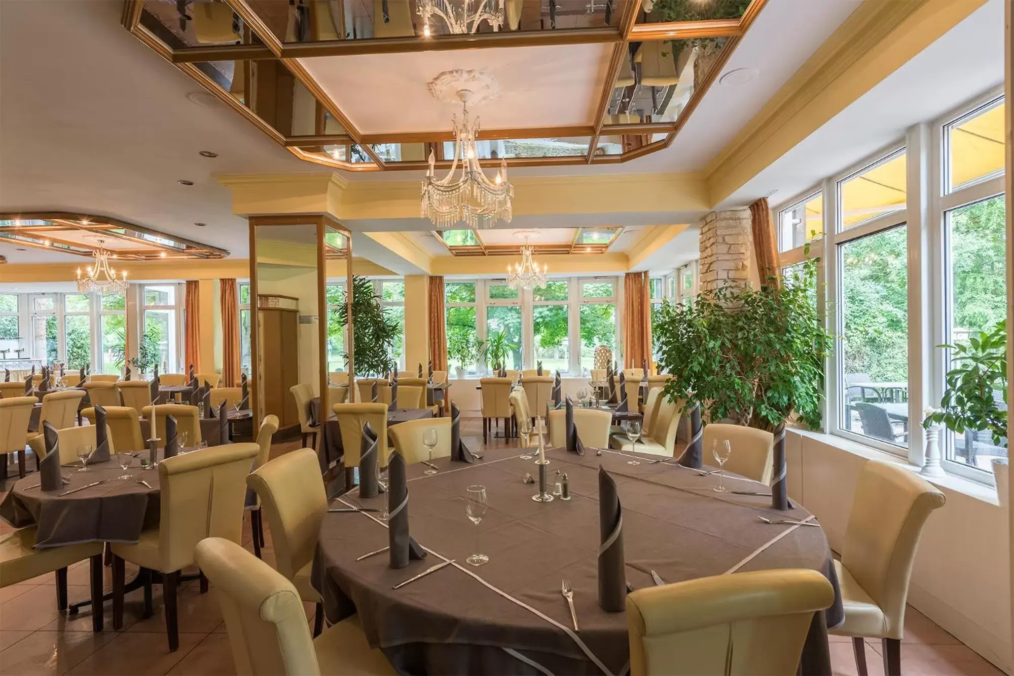 Dining area, Restaurant/Places to Eat in Parkhotel Frankfurt Airport