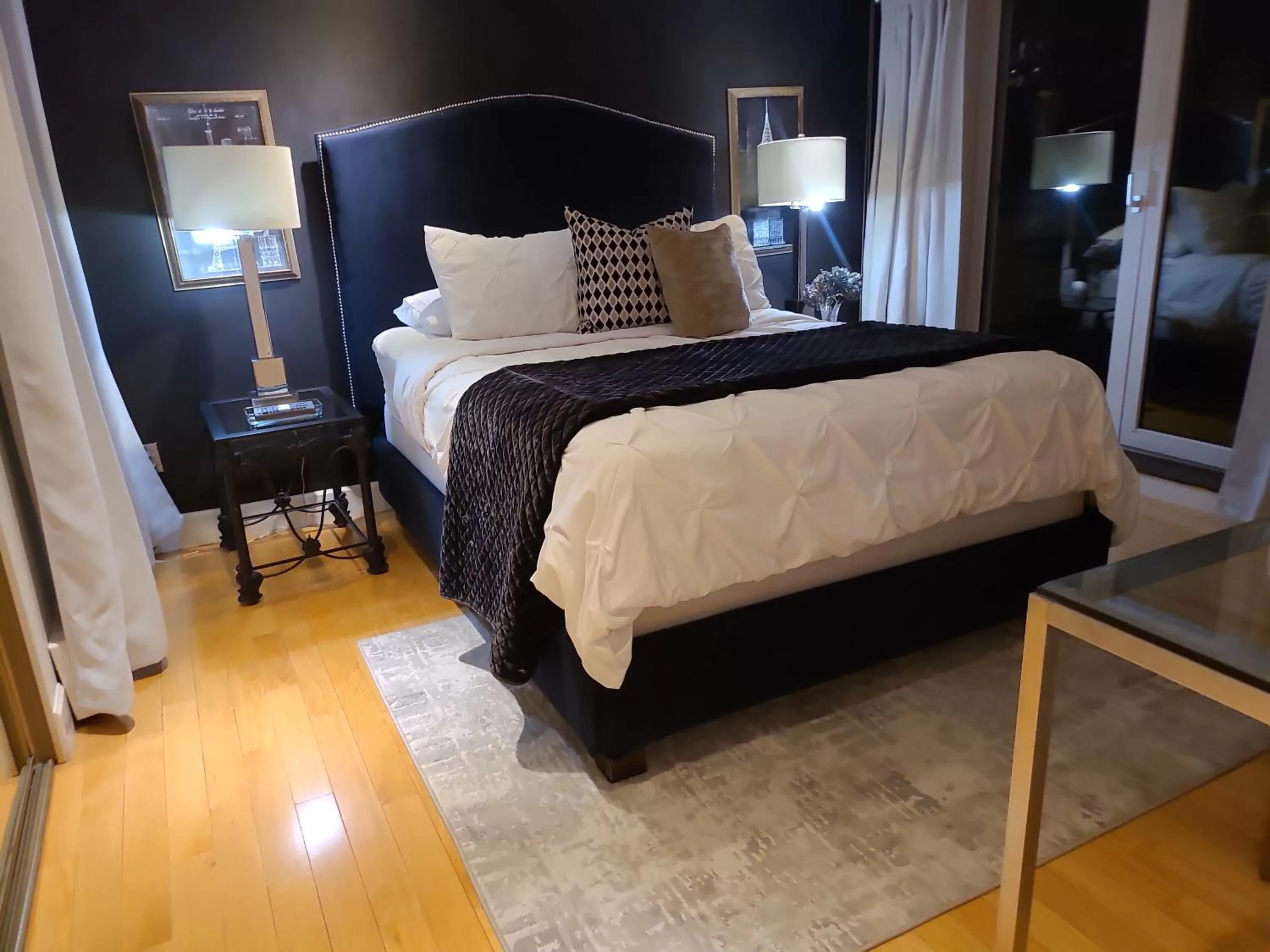 View (from property/room), Bed in Suite Smart Vancouver