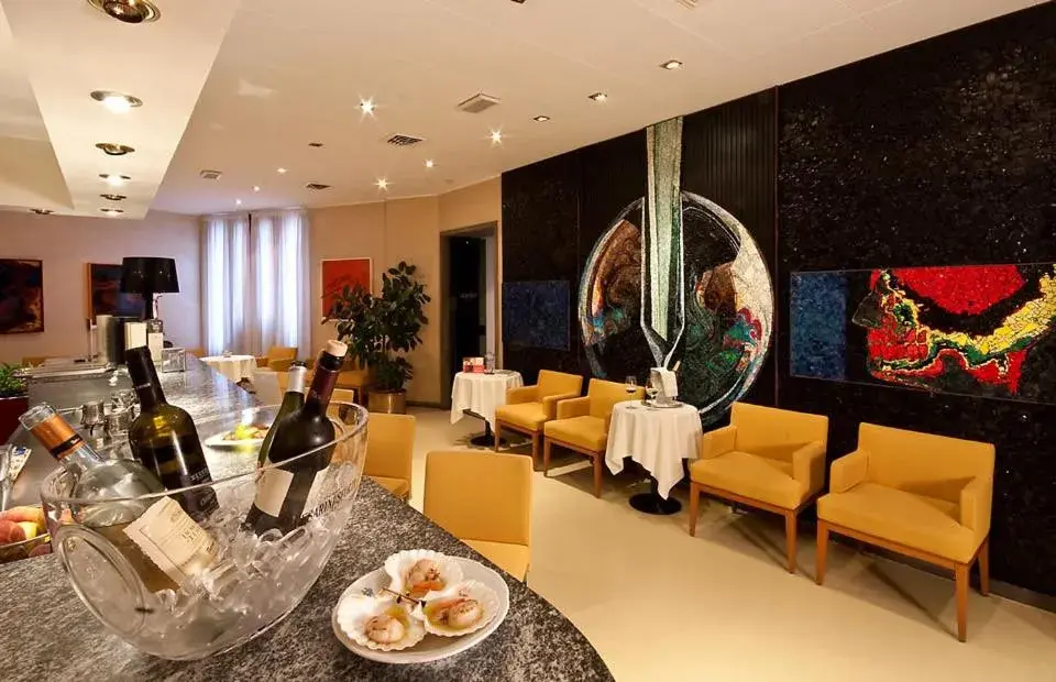 Lounge or bar, Restaurant/Places to Eat in Grand Hotel President