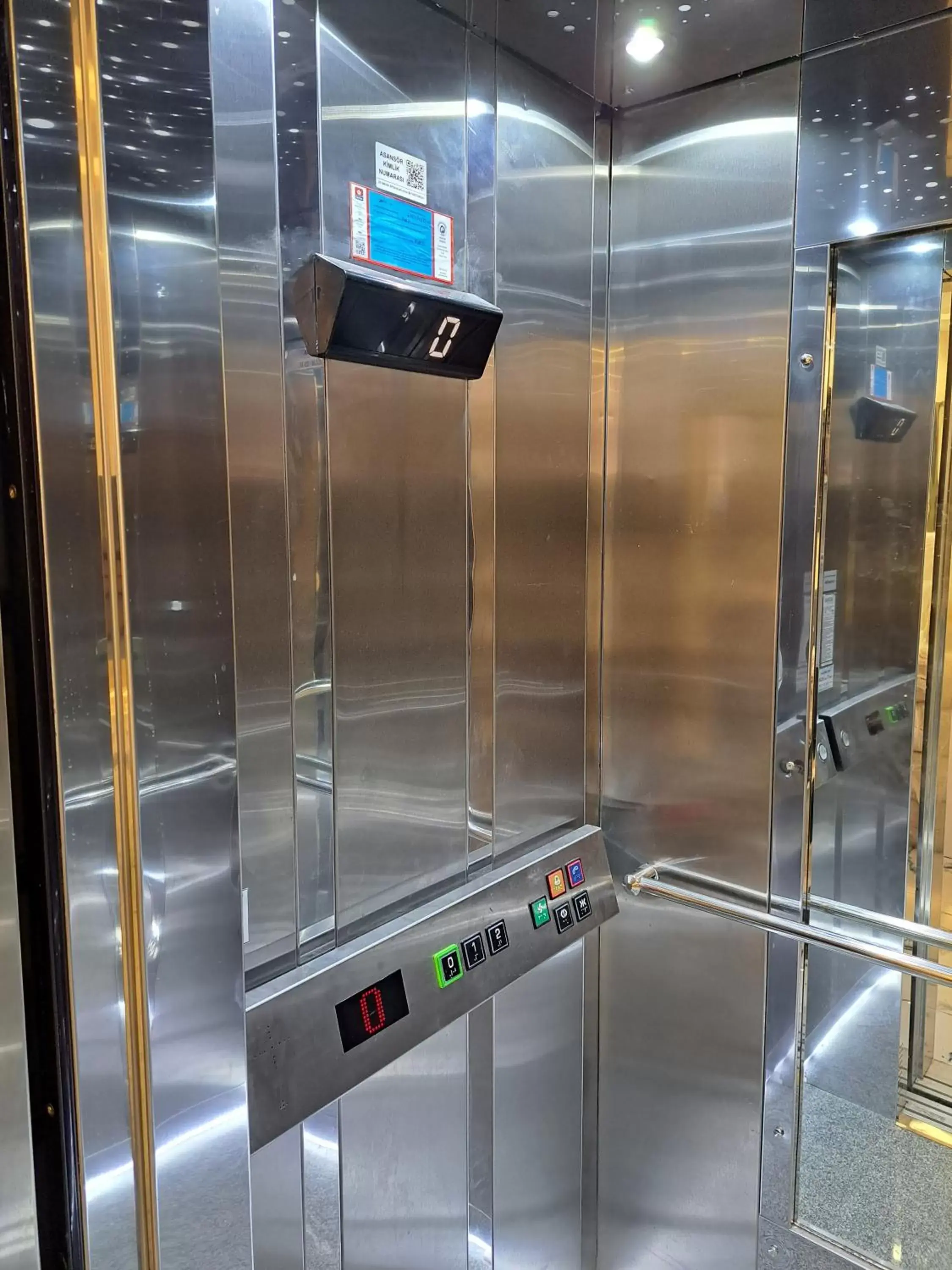 elevator in Perla Blanca Hotel