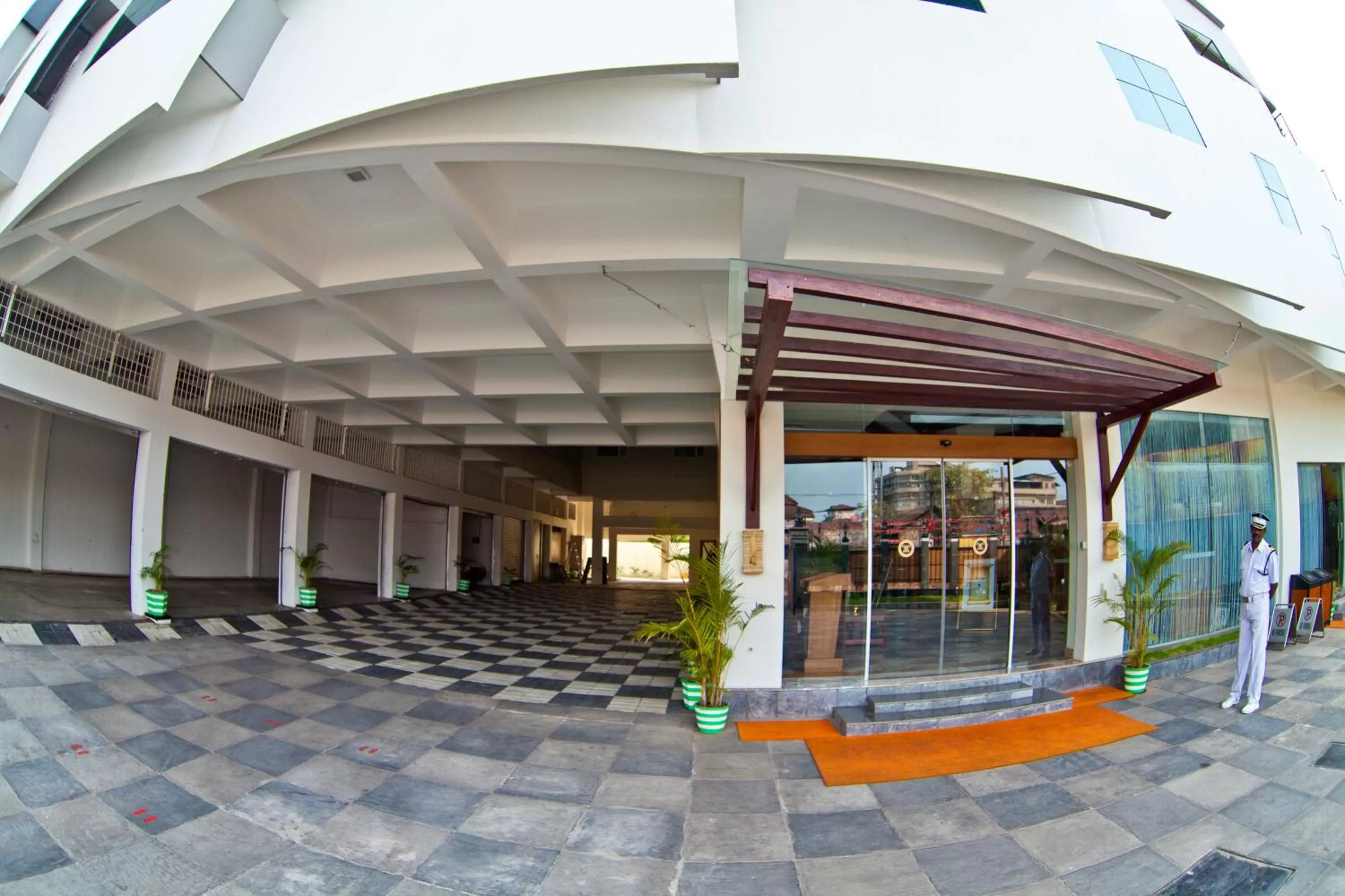 Facade/entrance in Paramount Tower