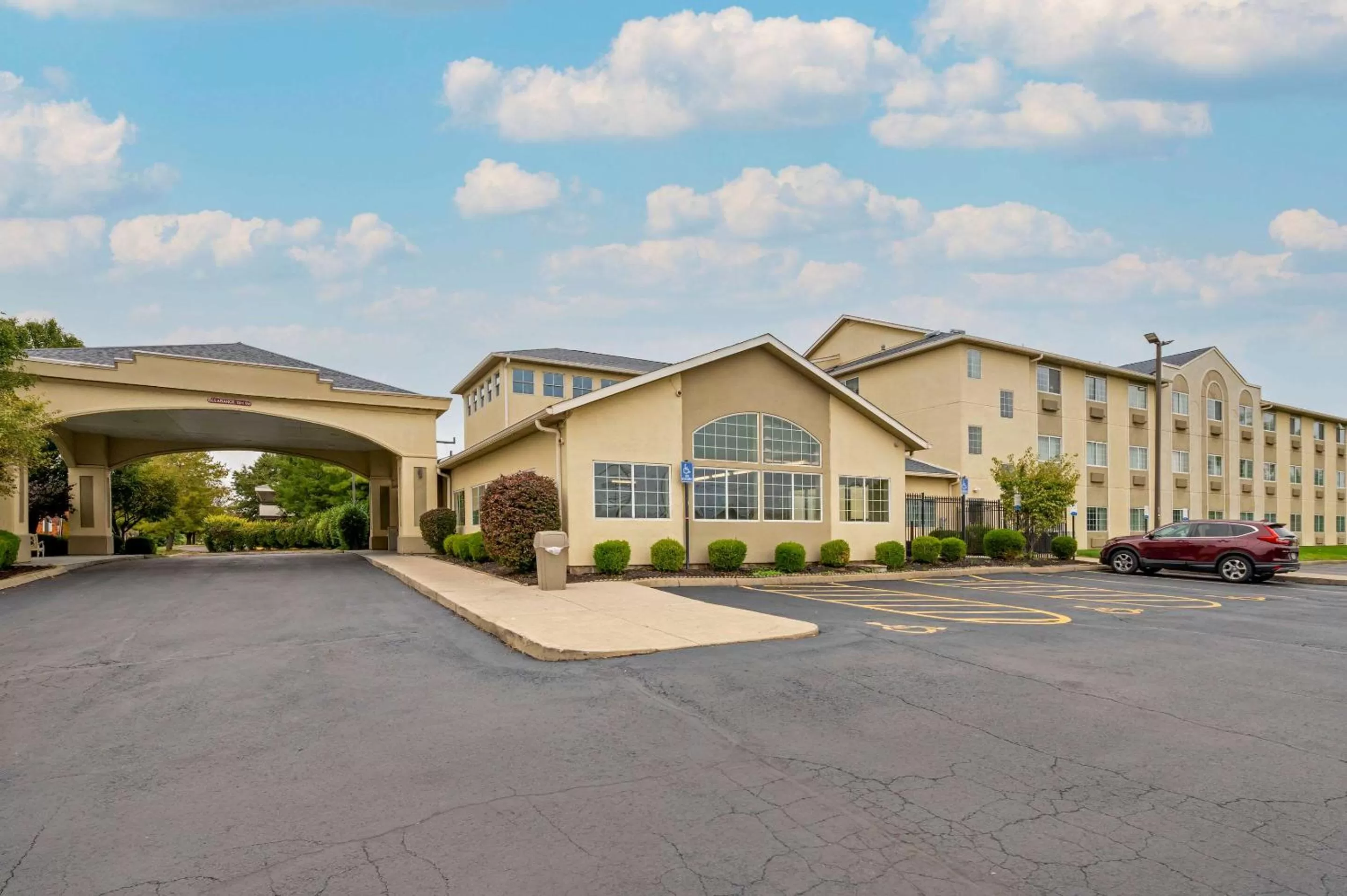 Property building in Comfort Suites Columbus Expo Center