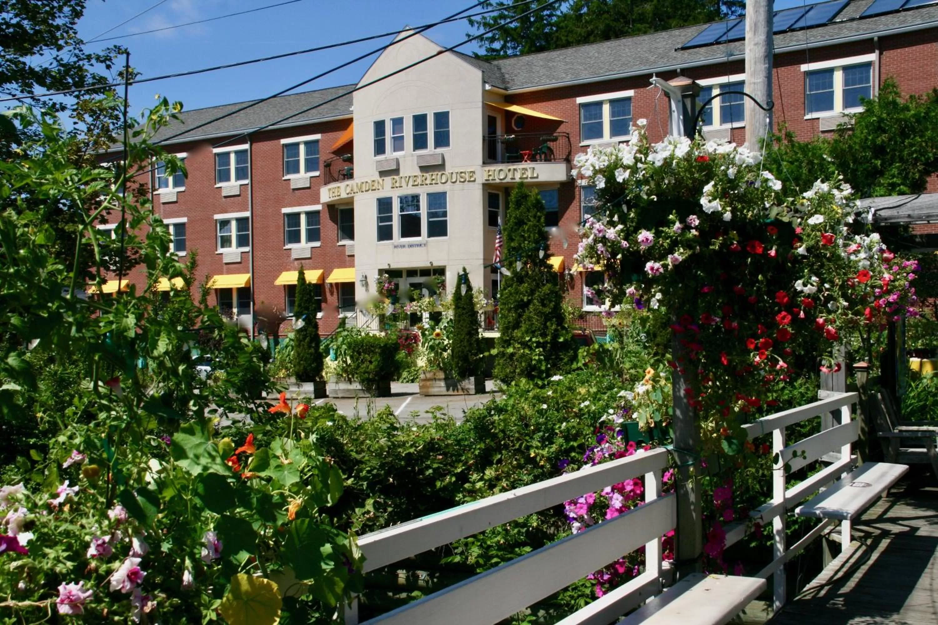 Facade/entrance in Camden Riverhouse Hotel and Inn