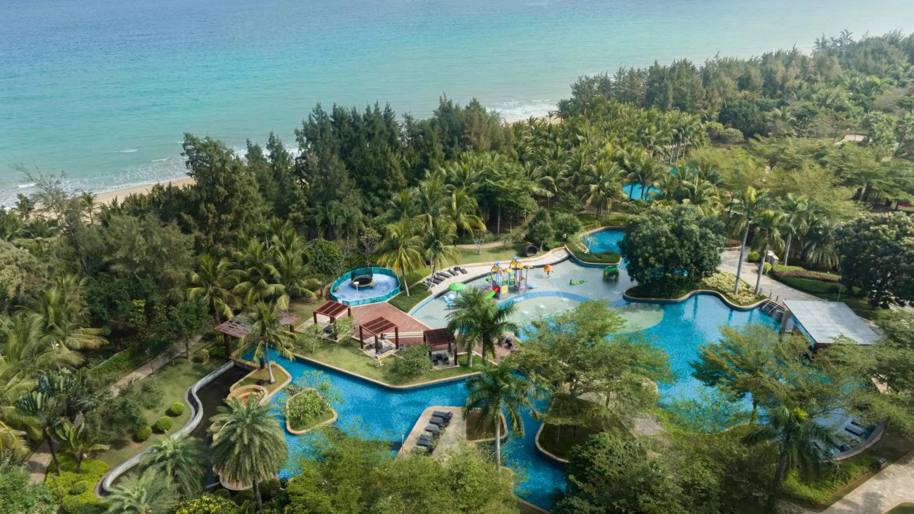 Swimming pool in Hilton Haikou Meilan - Beachfront Hotel Swimming pool in Hilton Haikou Meilan - Beachfront Hotel